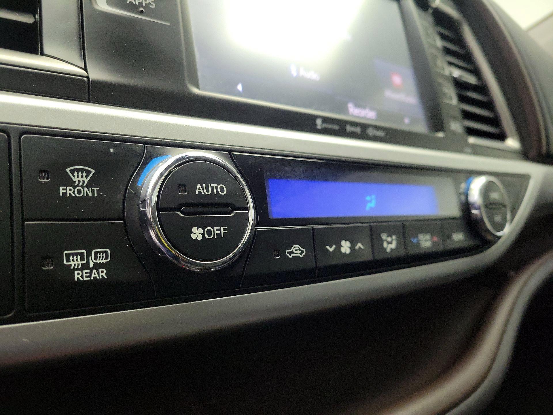 Thumbnail: 2018 Toyota Highlander - 17