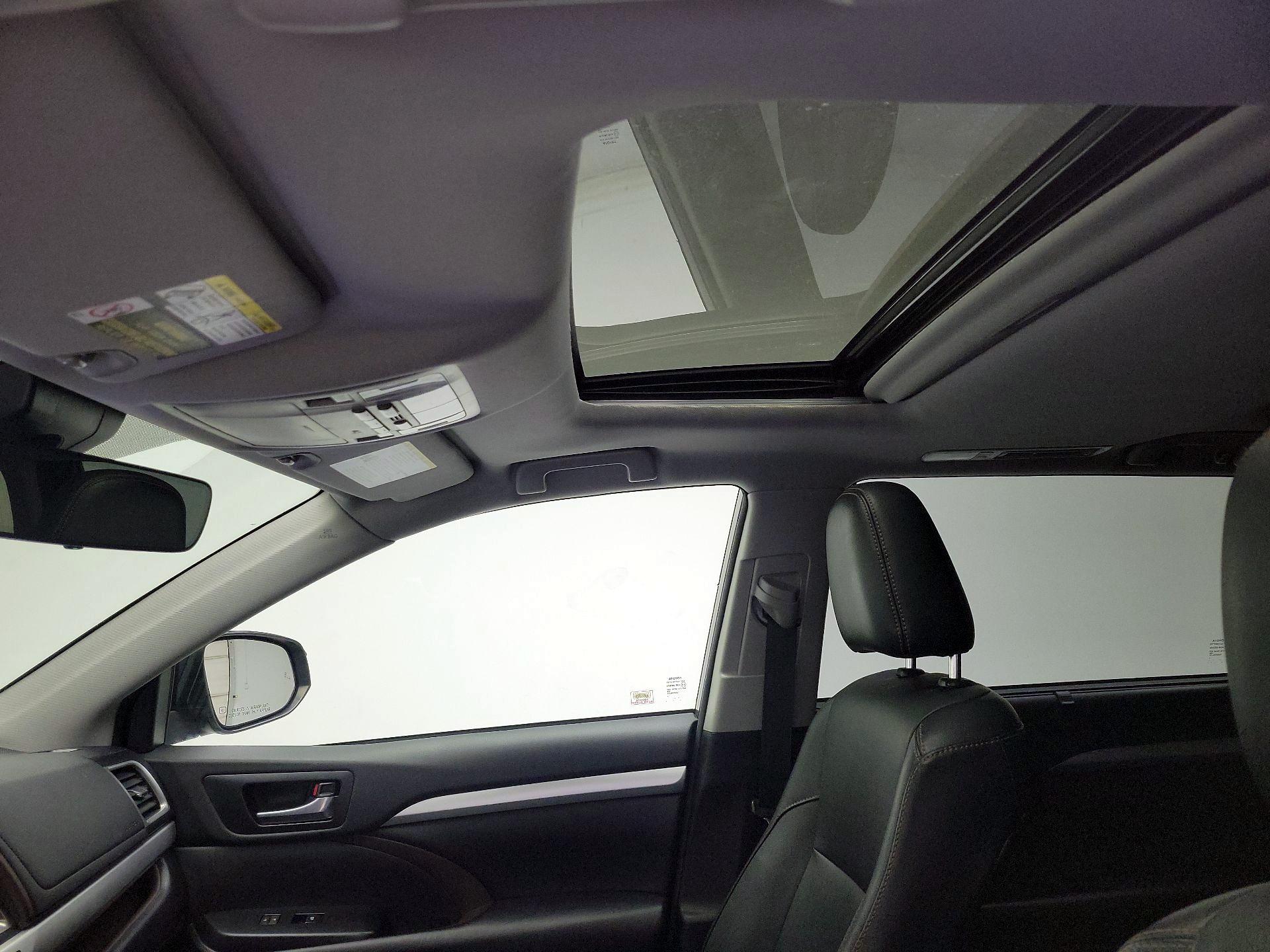 Thumbnail: 2018 Toyota Highlander - 20