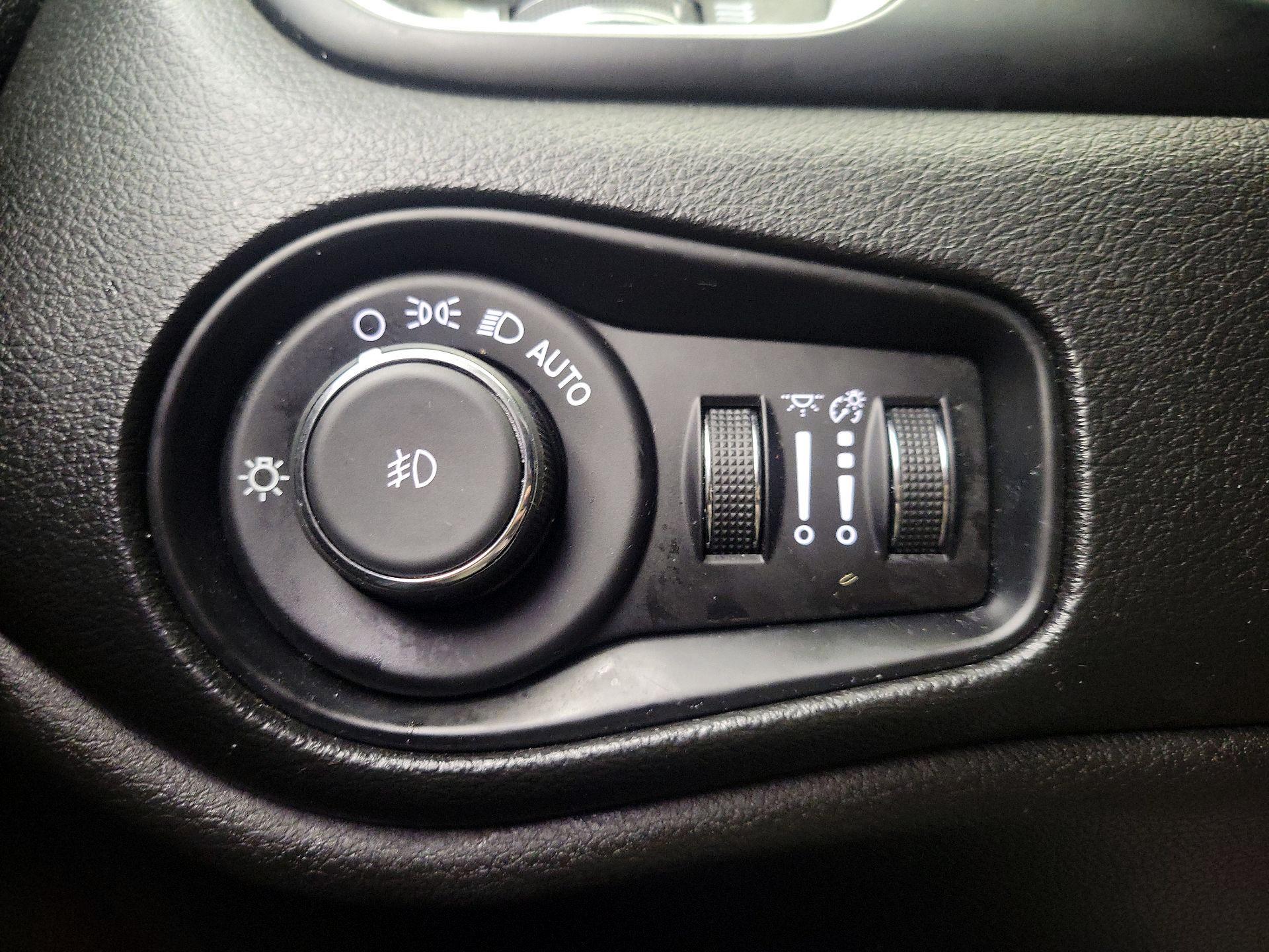 Thumbnail: 2021 Jeep Renegade - 13