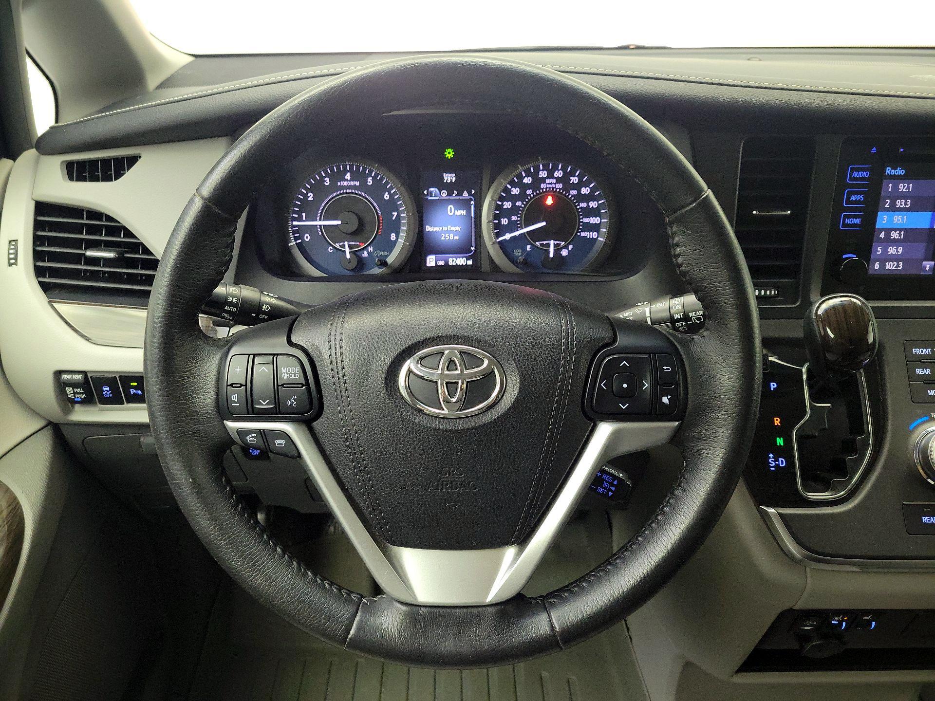 Thumbnail: 2017 Toyota Sienna - 10