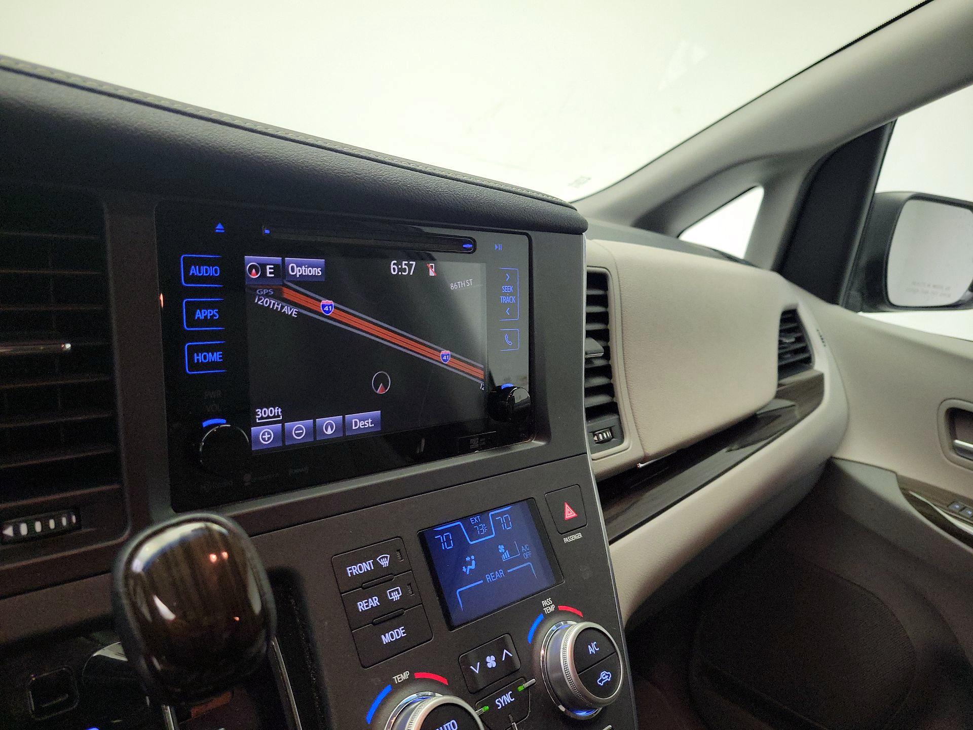 Thumbnail: 2017 Toyota Sienna - 14