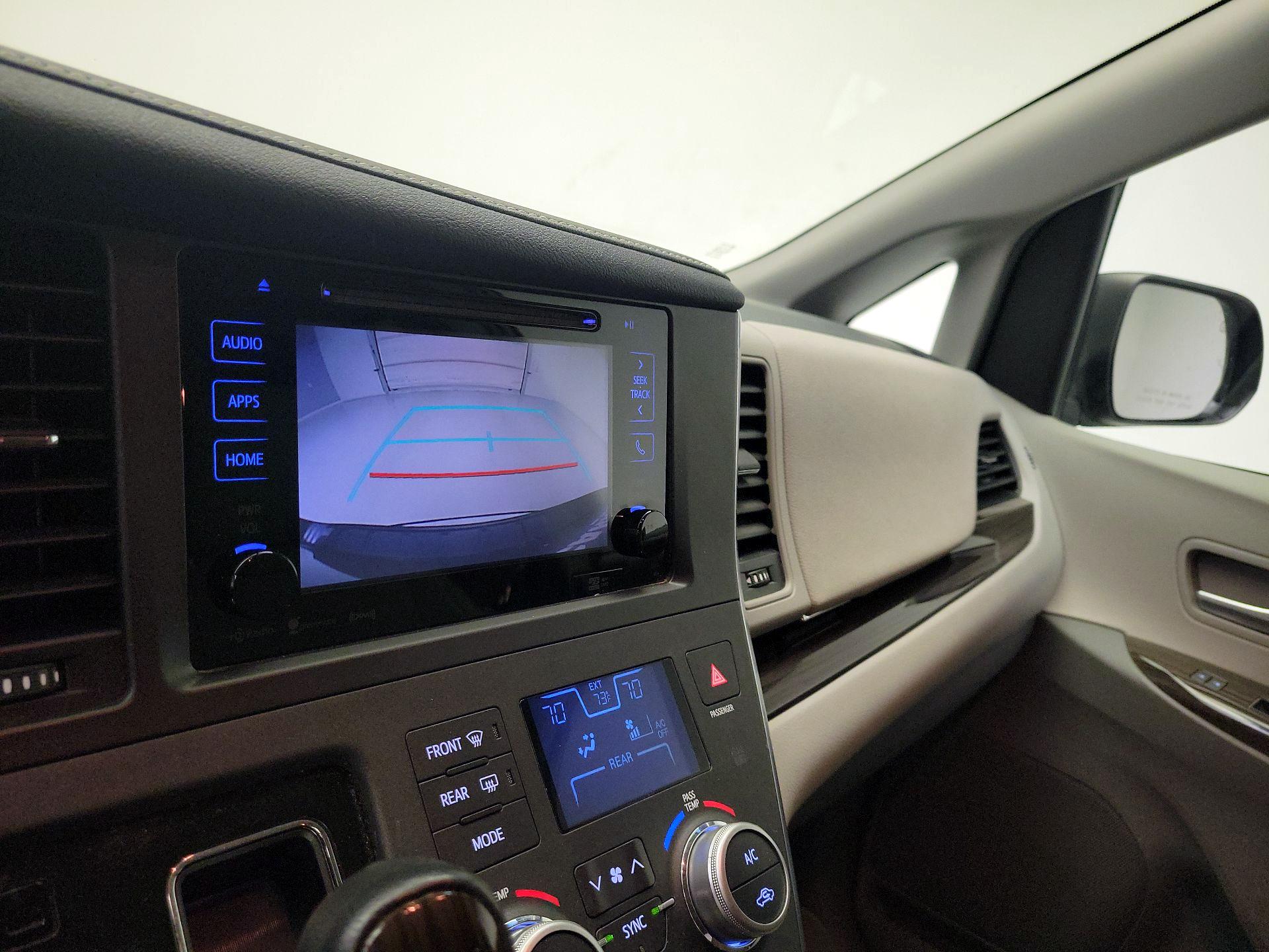 Thumbnail: 2017 Toyota Sienna - 15