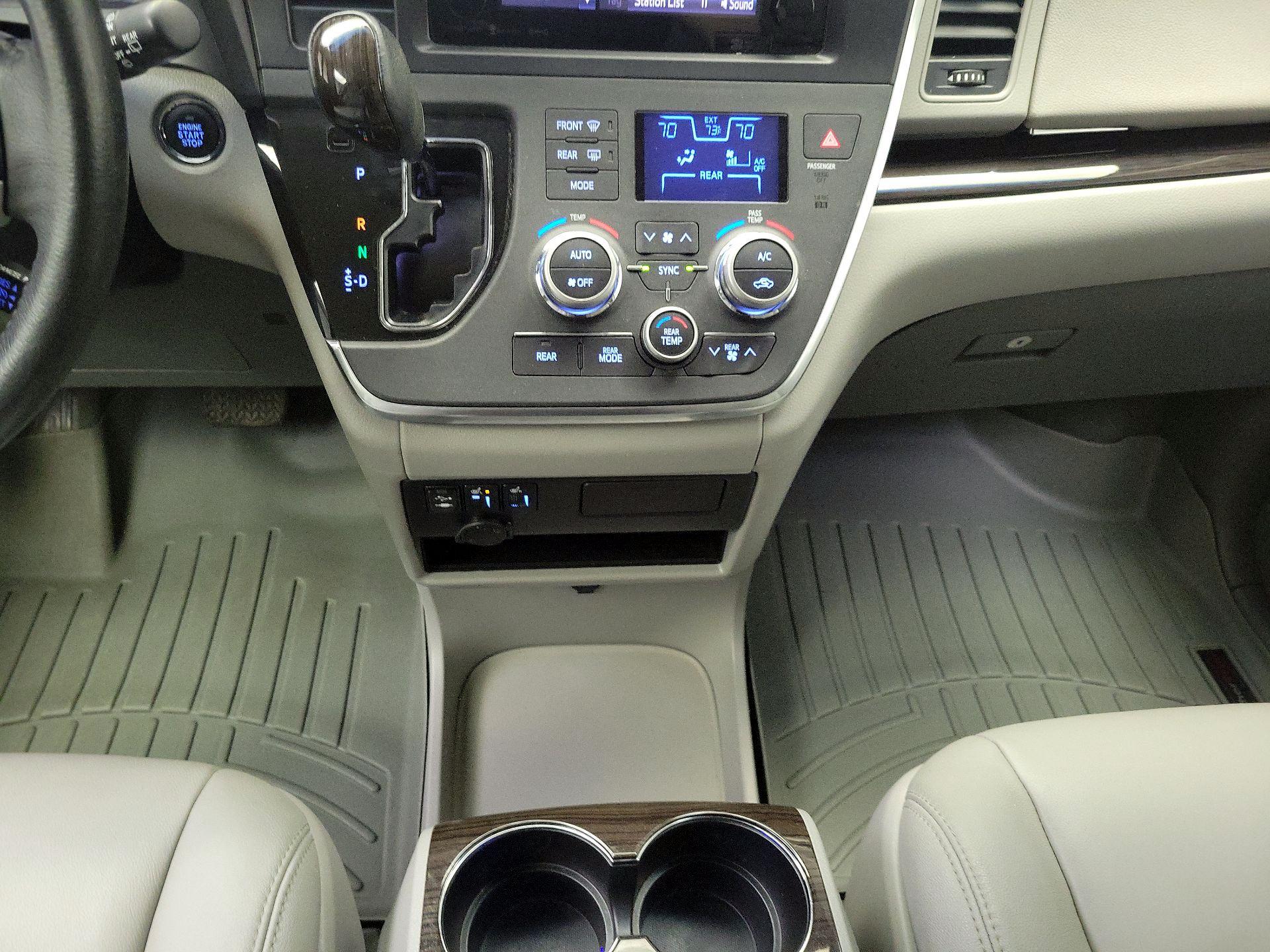 Thumbnail: 2017 Toyota Sienna - 18