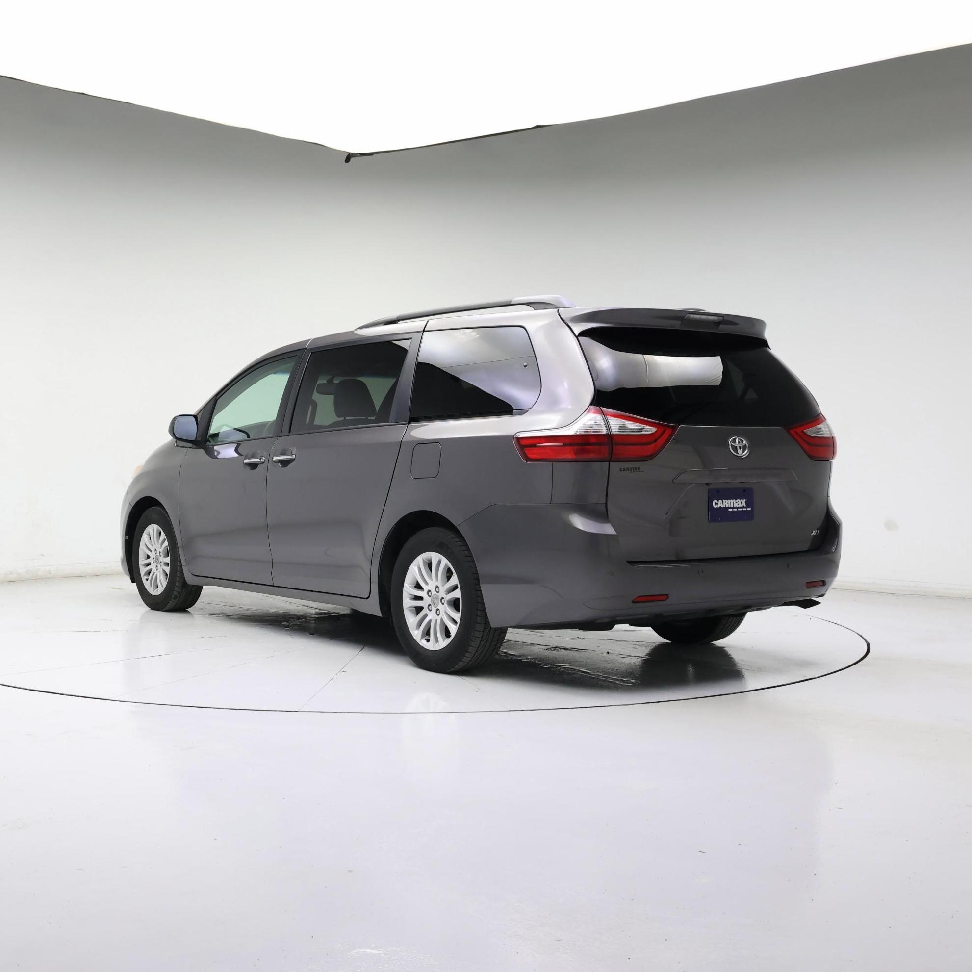 Thumbnail: 2017 Toyota Sienna - 2