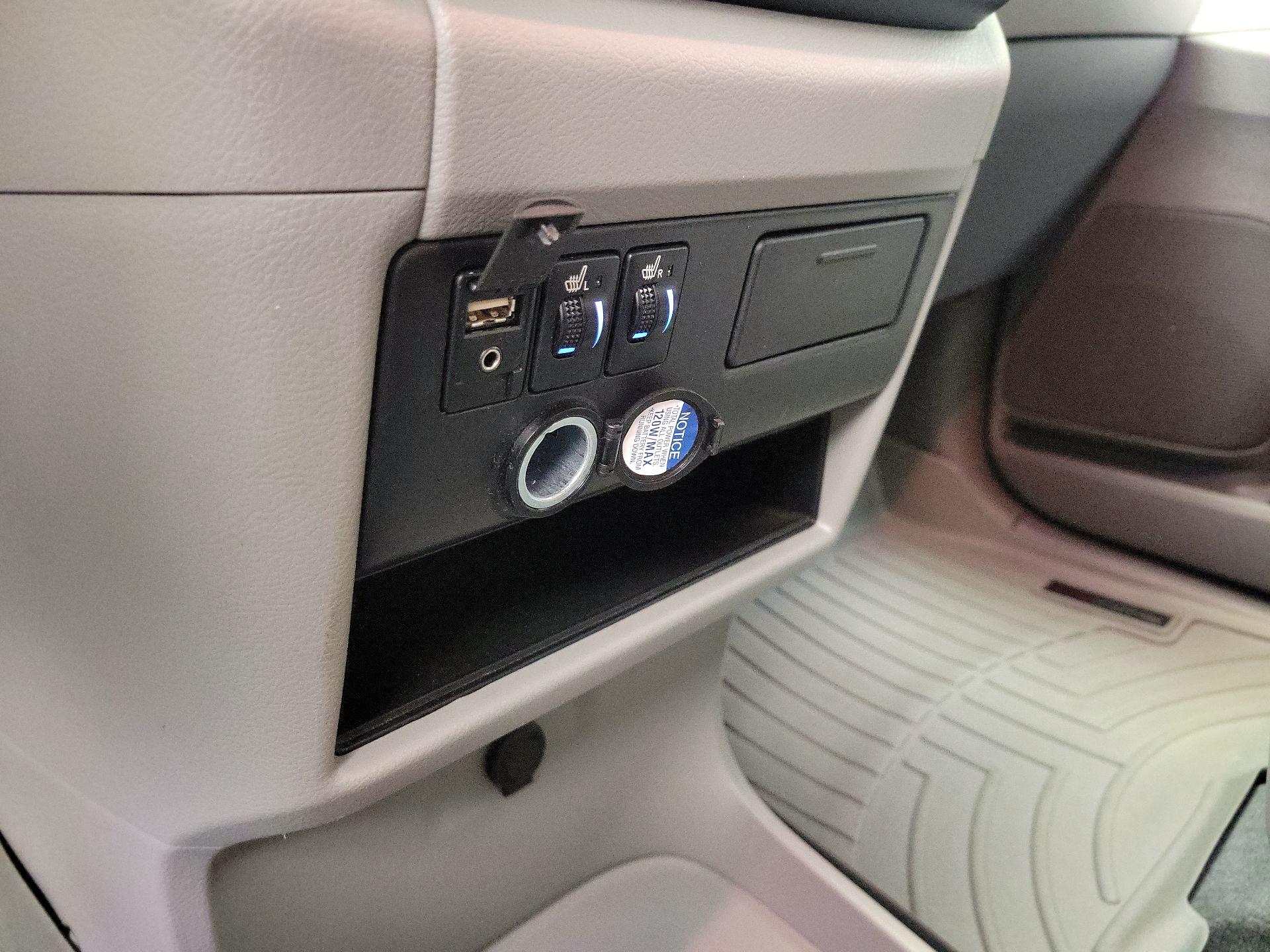 Thumbnail: 2017 Toyota Sienna - 19