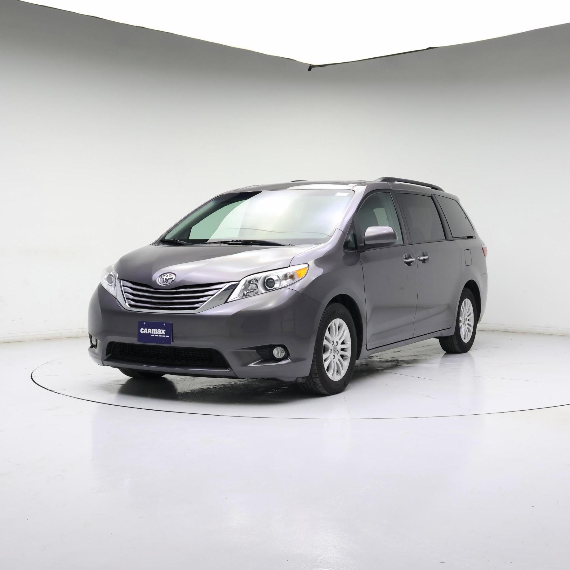 Thumbnail: 2017 Toyota Sienna - 4