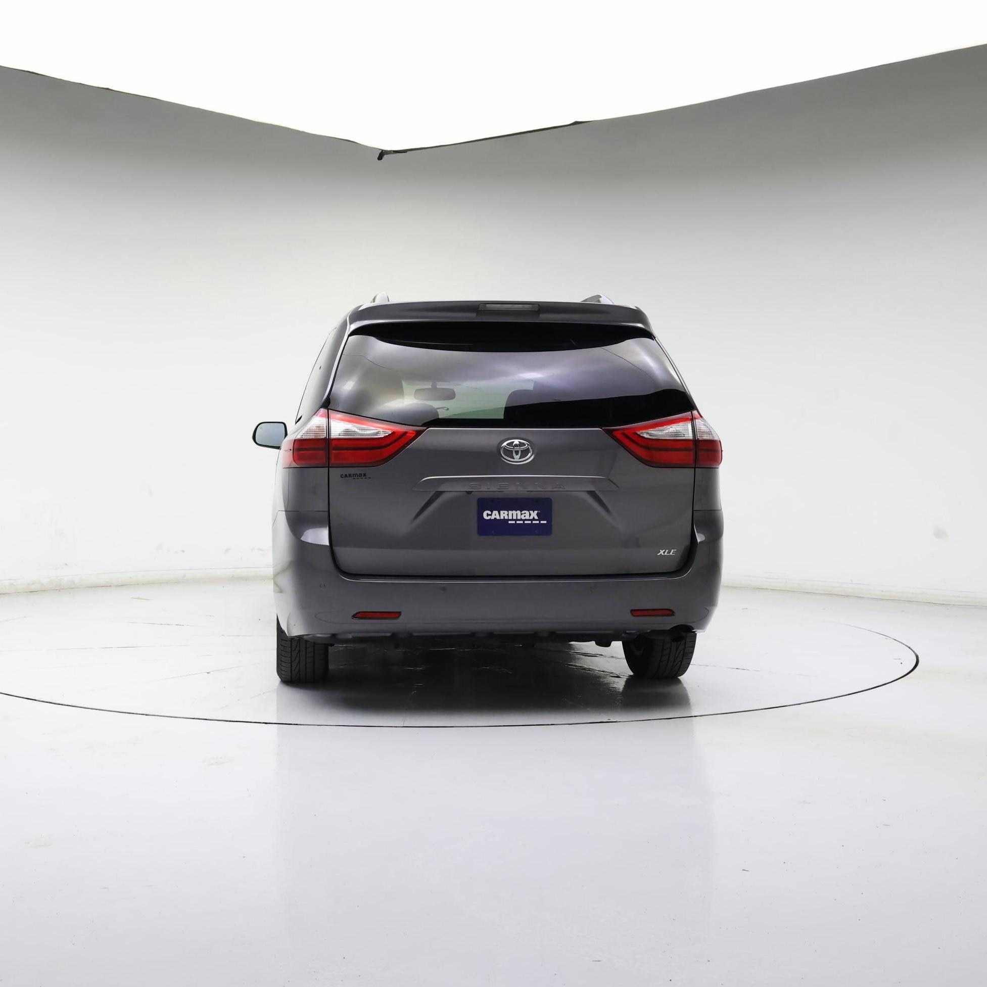 Thumbnail: 2017 Toyota Sienna - 6