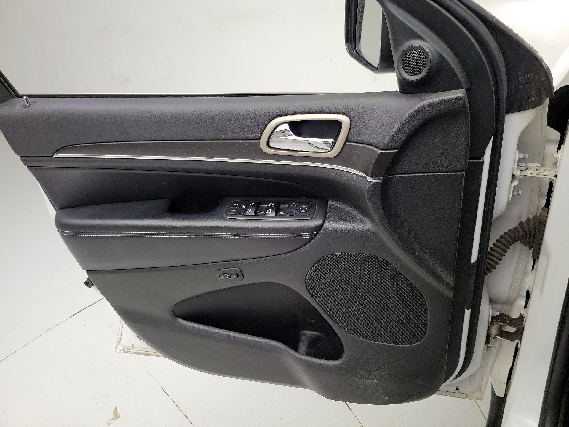 Thumbnail: 2017 Jeep Grand Cherokee - 12