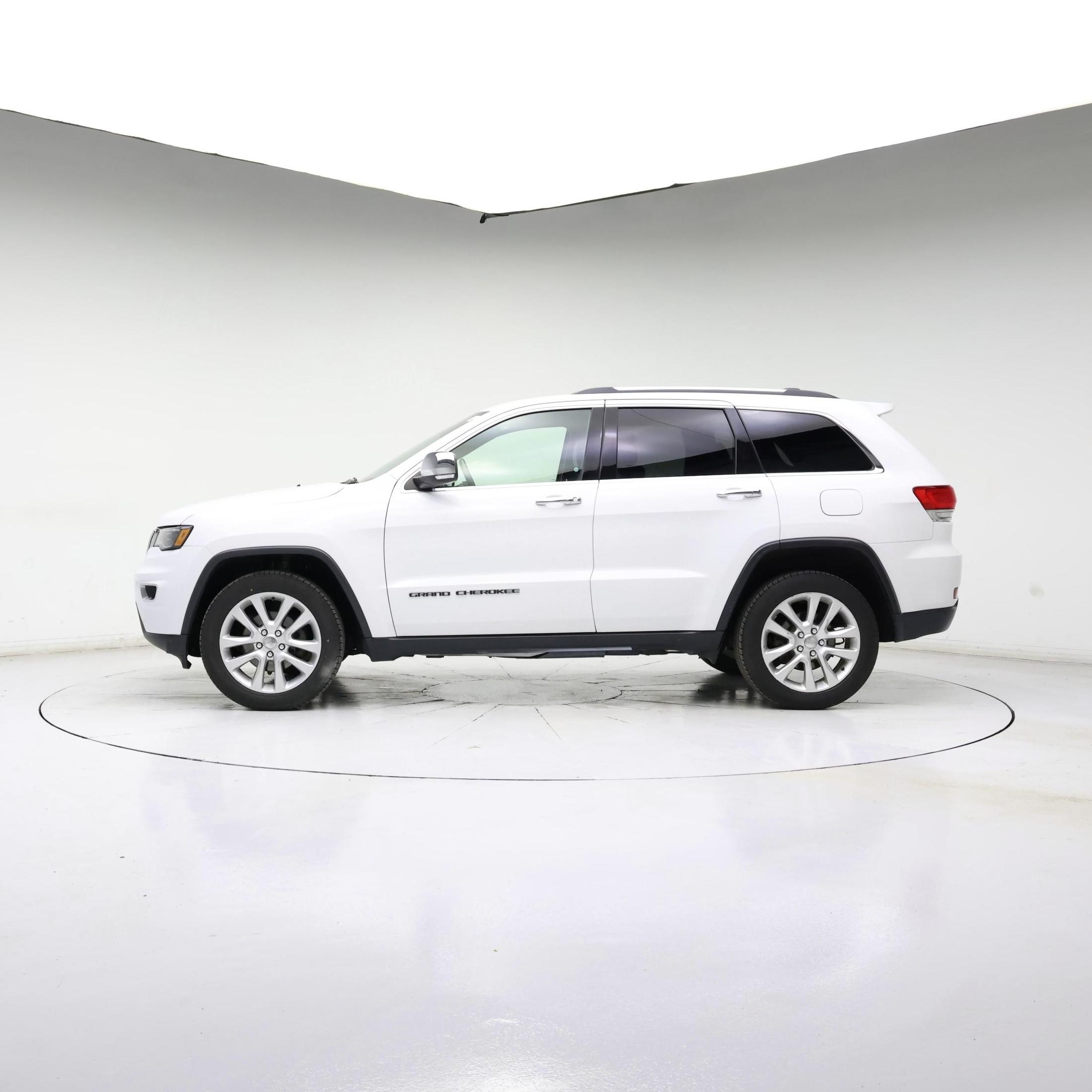 Thumbnail: 2017 Jeep Grand Cherokee - 3