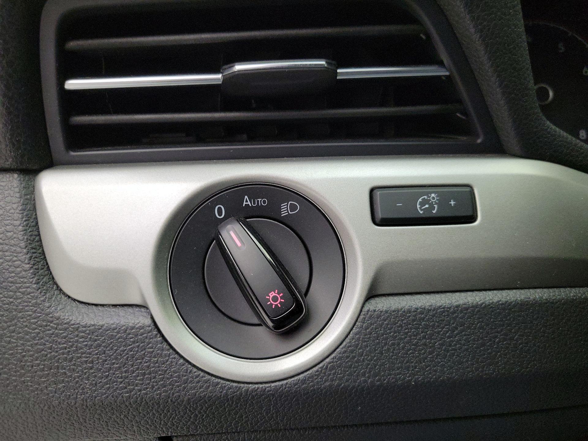 Thumbnail: 2022 Volkswagen Passat - 13