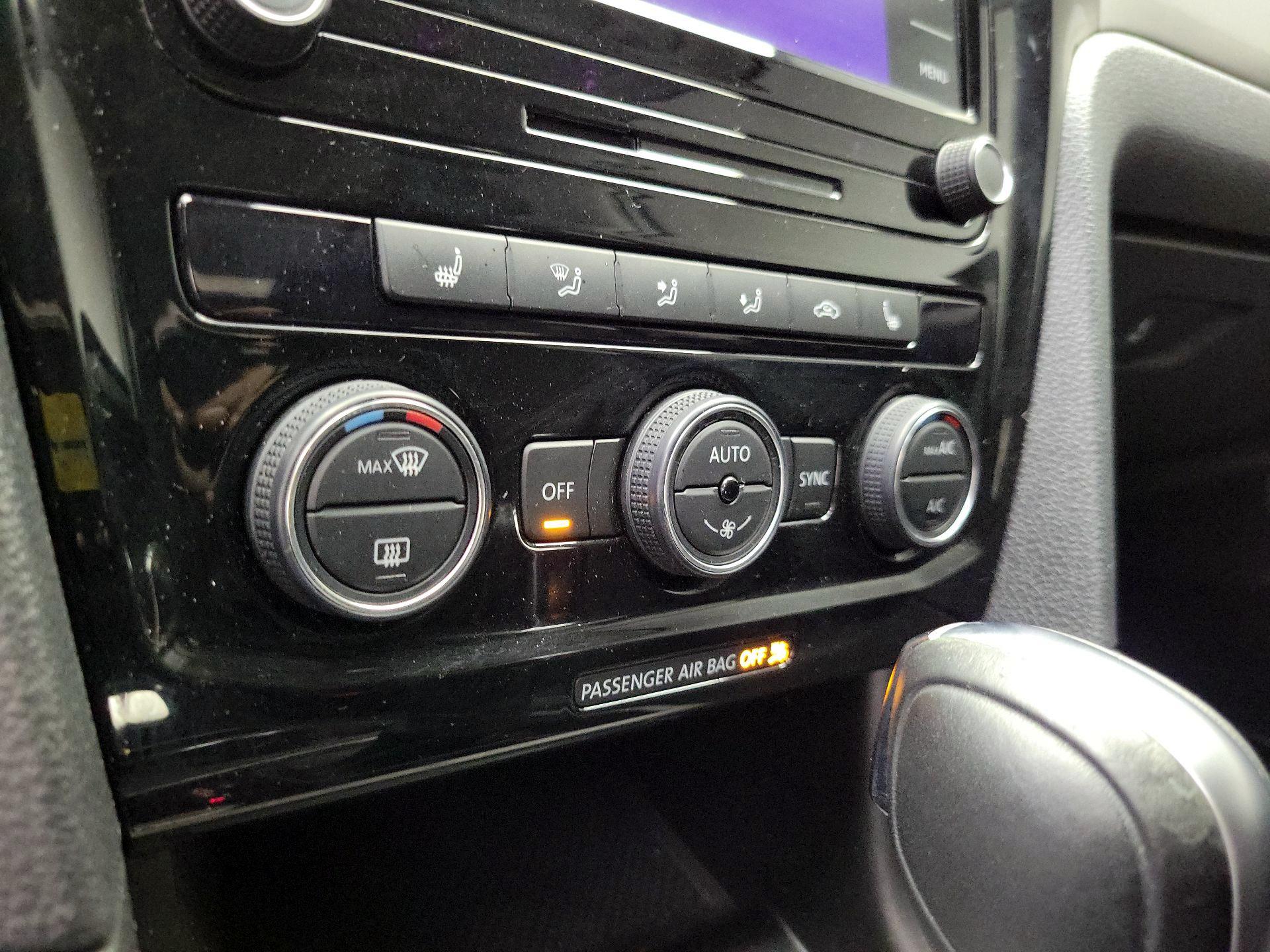 Thumbnail: 2022 Volkswagen Passat - 16