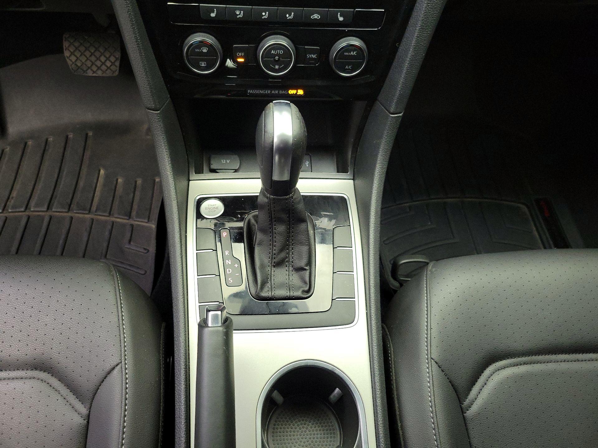 Thumbnail: 2022 Volkswagen Passat - 17