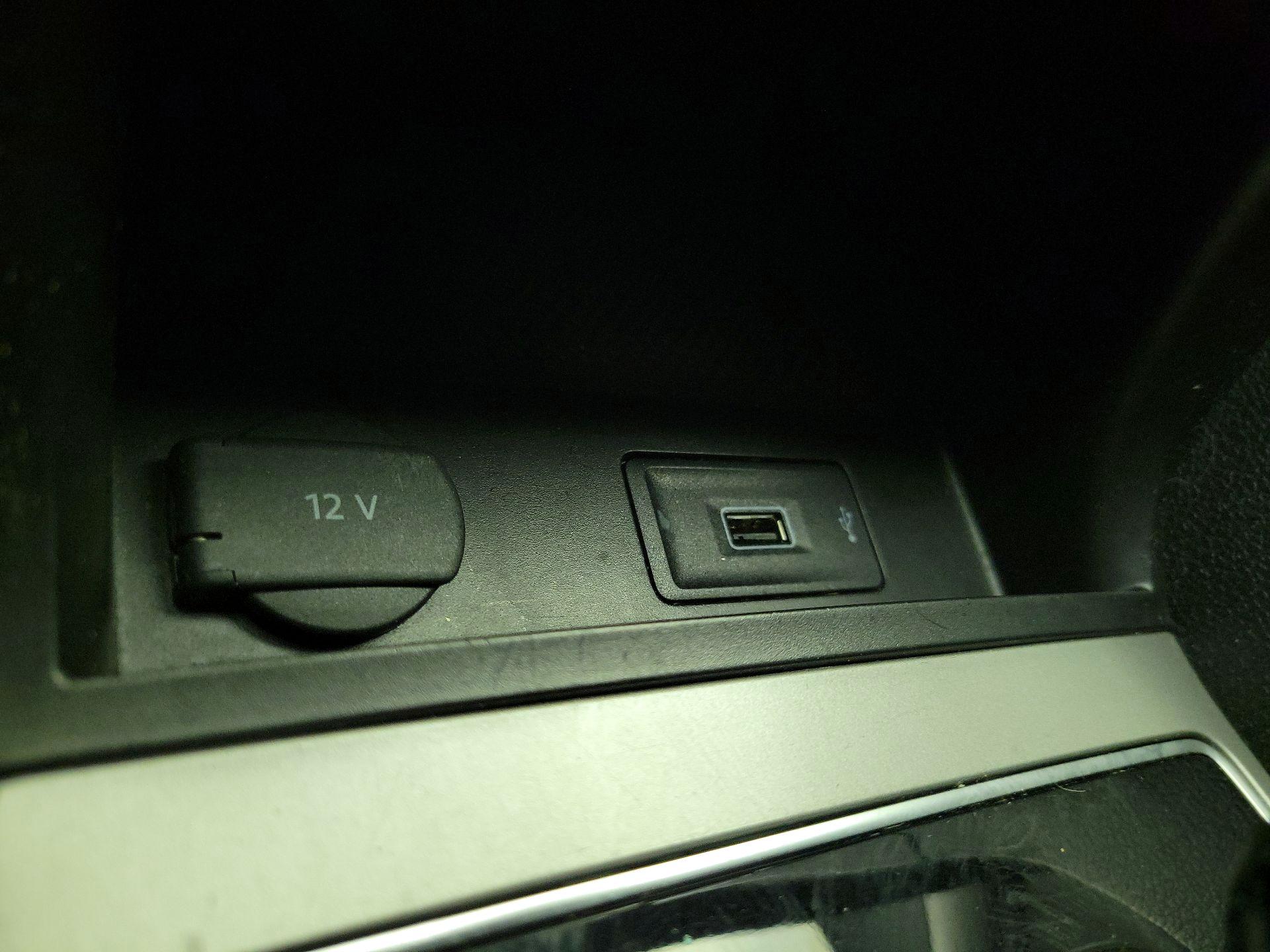 Thumbnail: 2022 Volkswagen Passat - 18