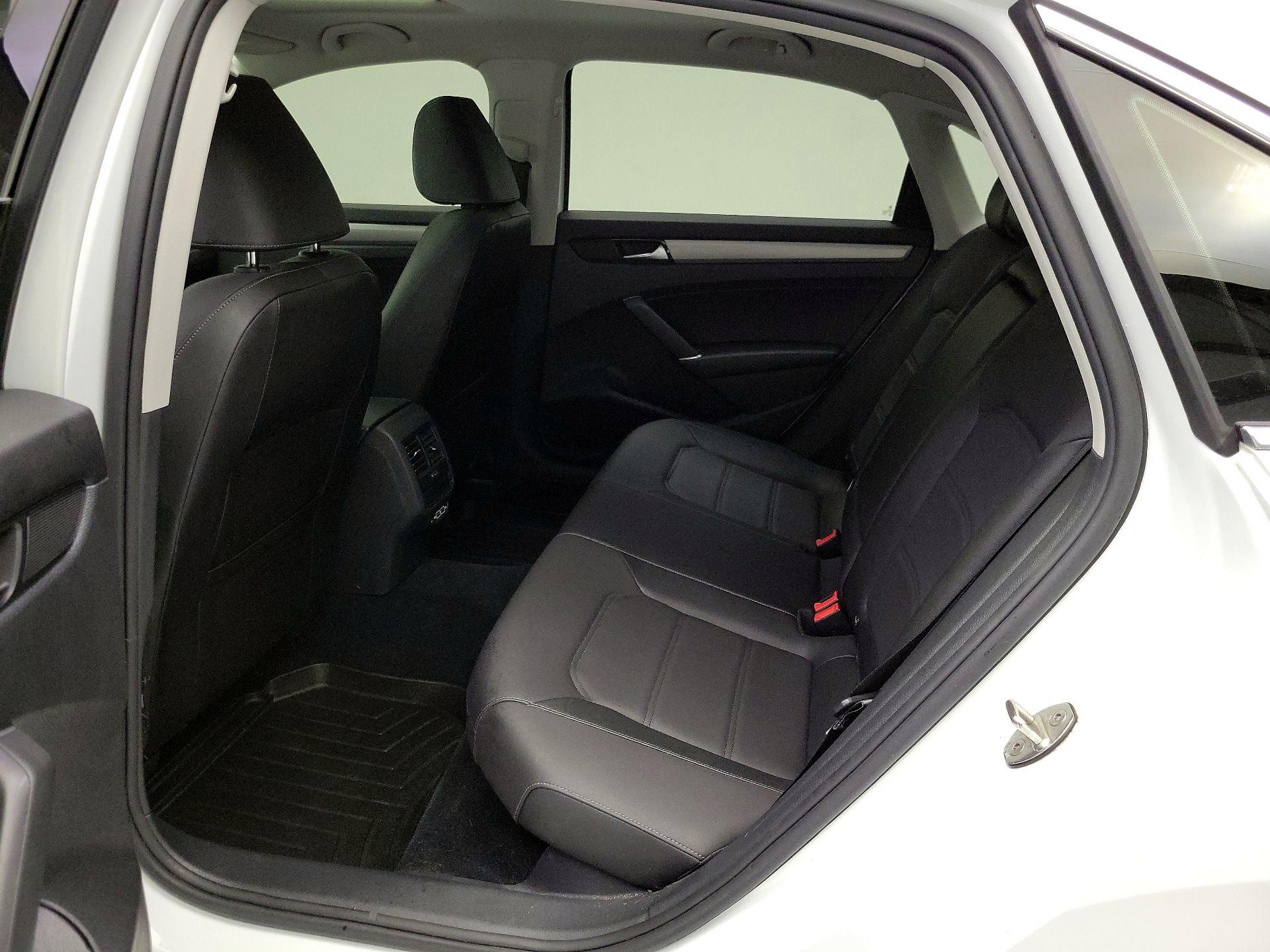 Thumbnail: 2022 Volkswagen Passat - 20