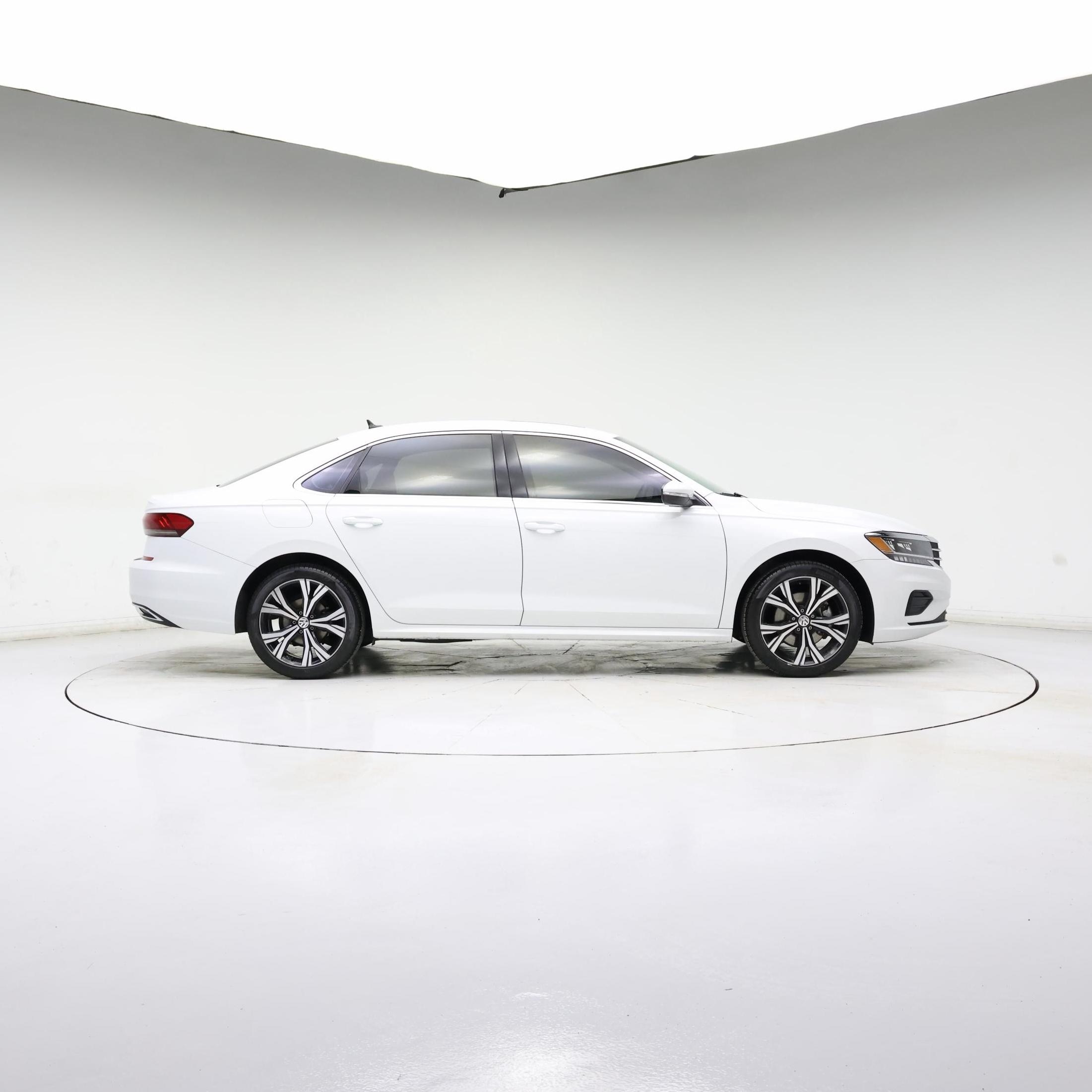 Thumbnail: 2022 Volkswagen Passat - 7