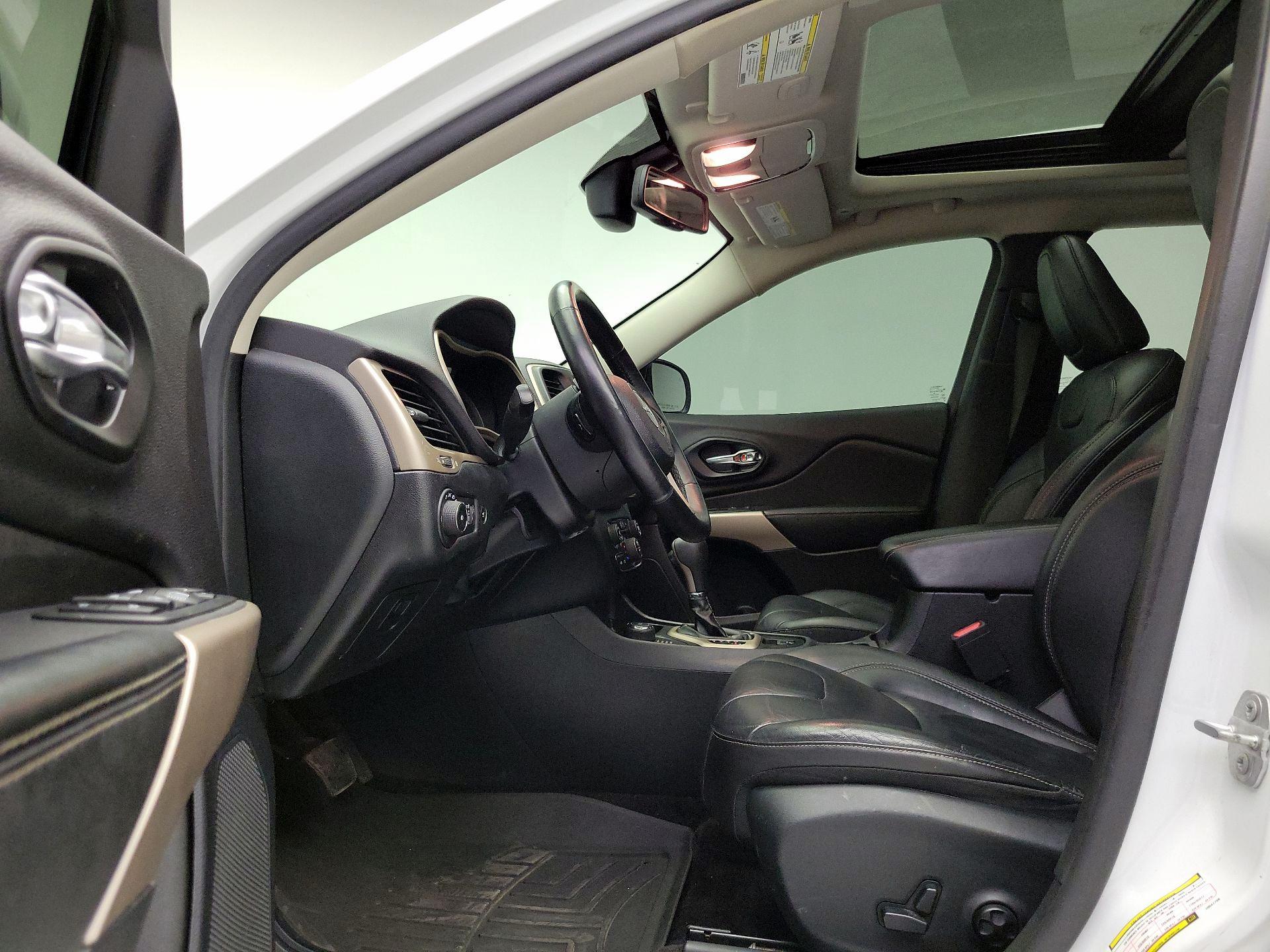 Thumbnail: 2018 Jeep Cherokee - 11