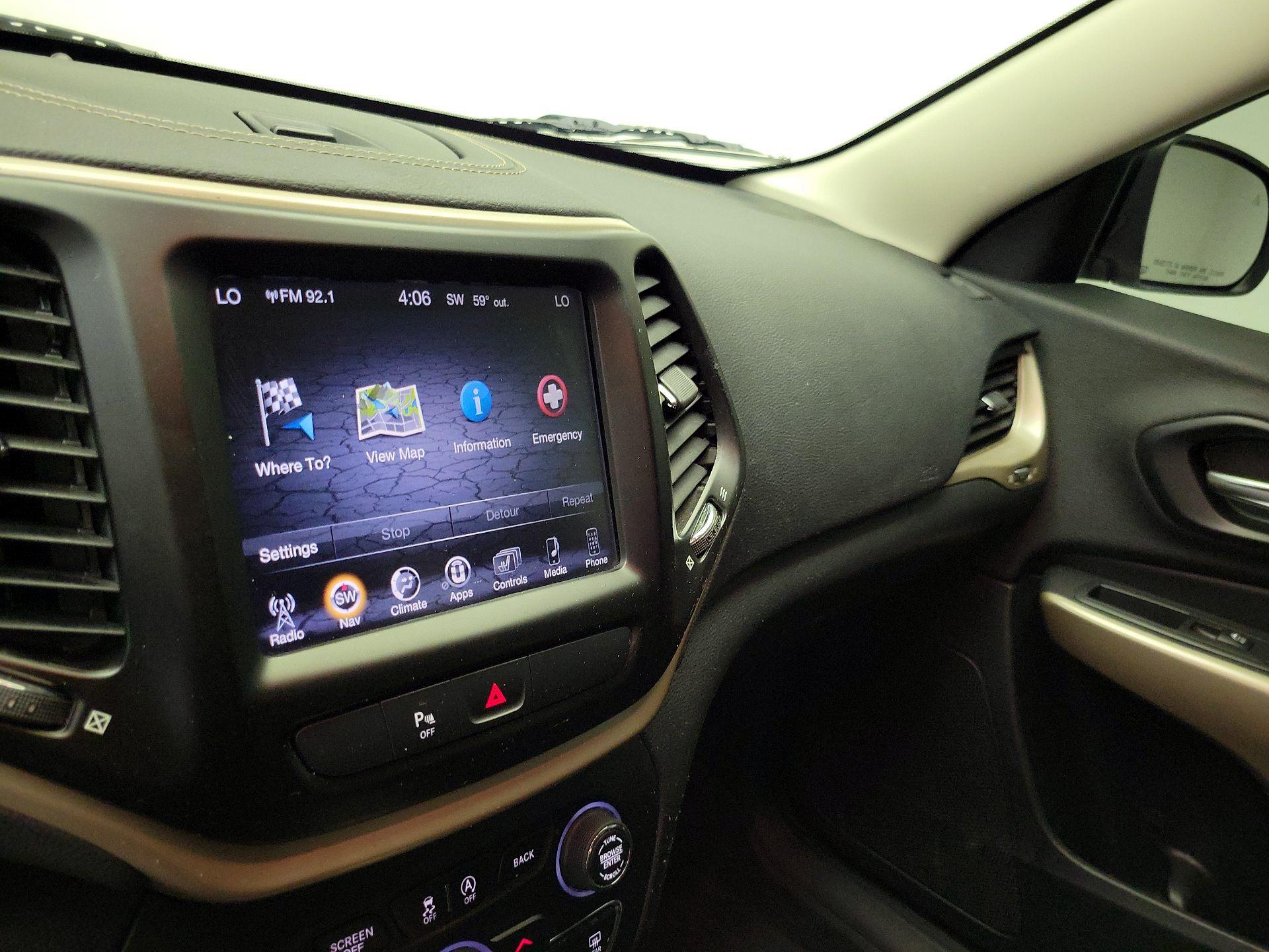 Thumbnail: 2018 Jeep Cherokee - 14