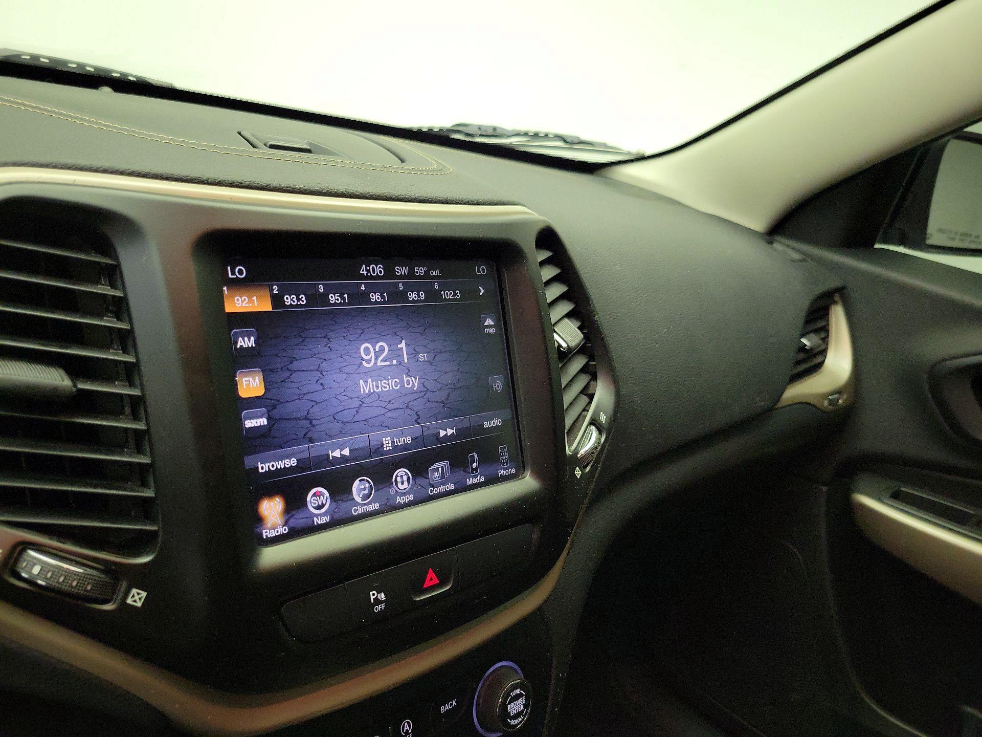 Thumbnail: 2018 Jeep Cherokee - 16