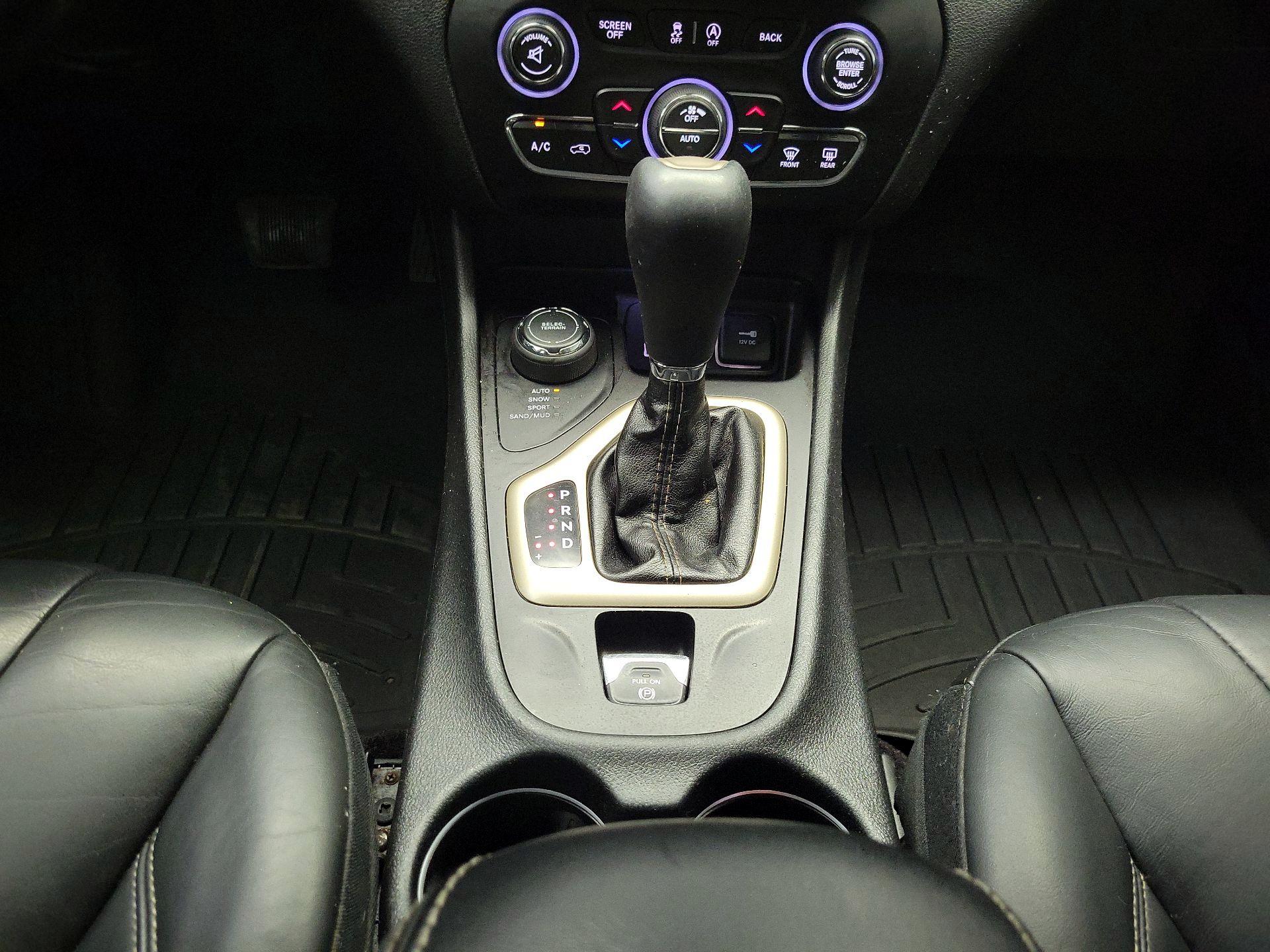 Thumbnail: 2018 Jeep Cherokee - 18