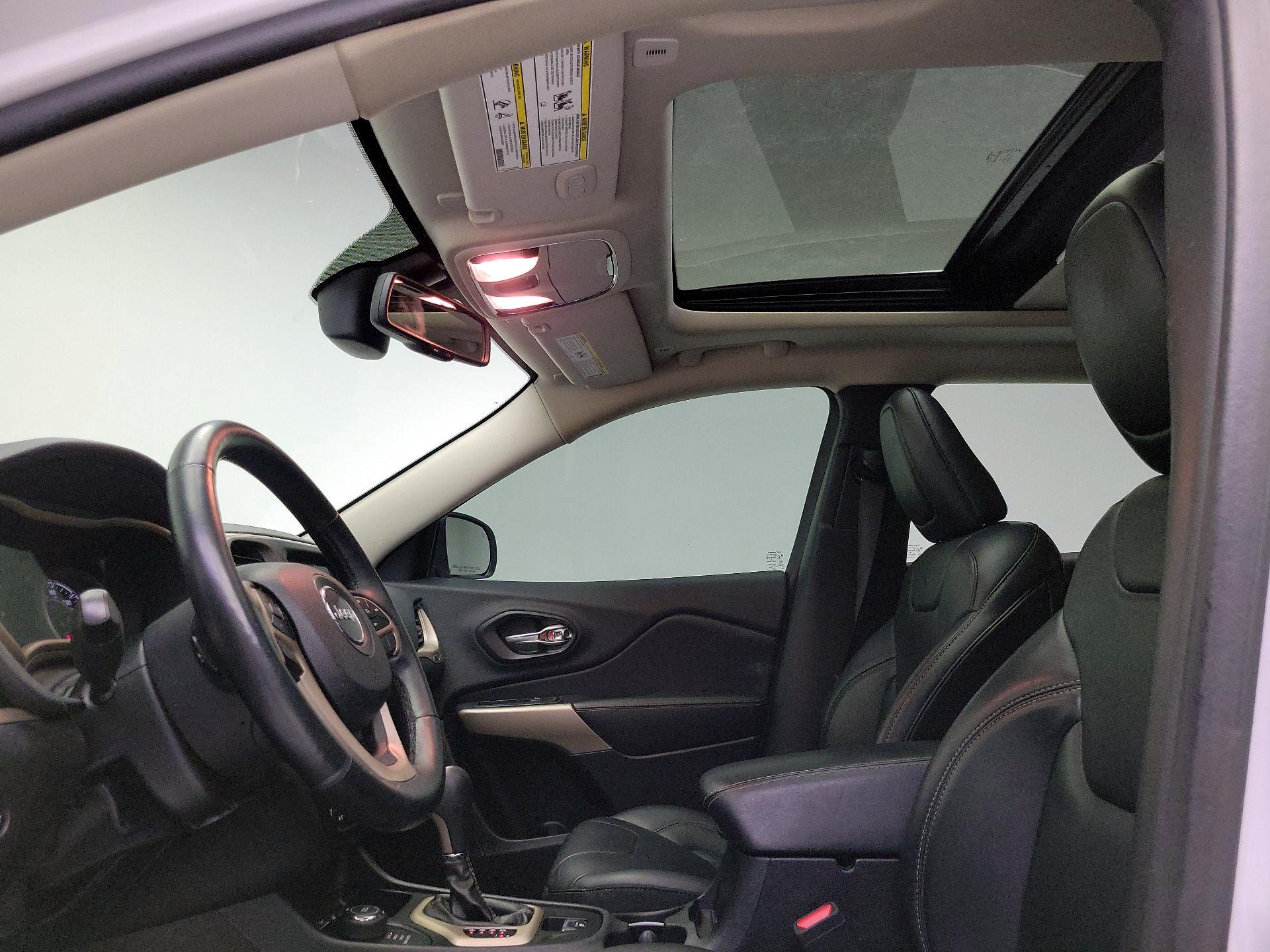 Thumbnail: 2018 Jeep Cherokee - 20