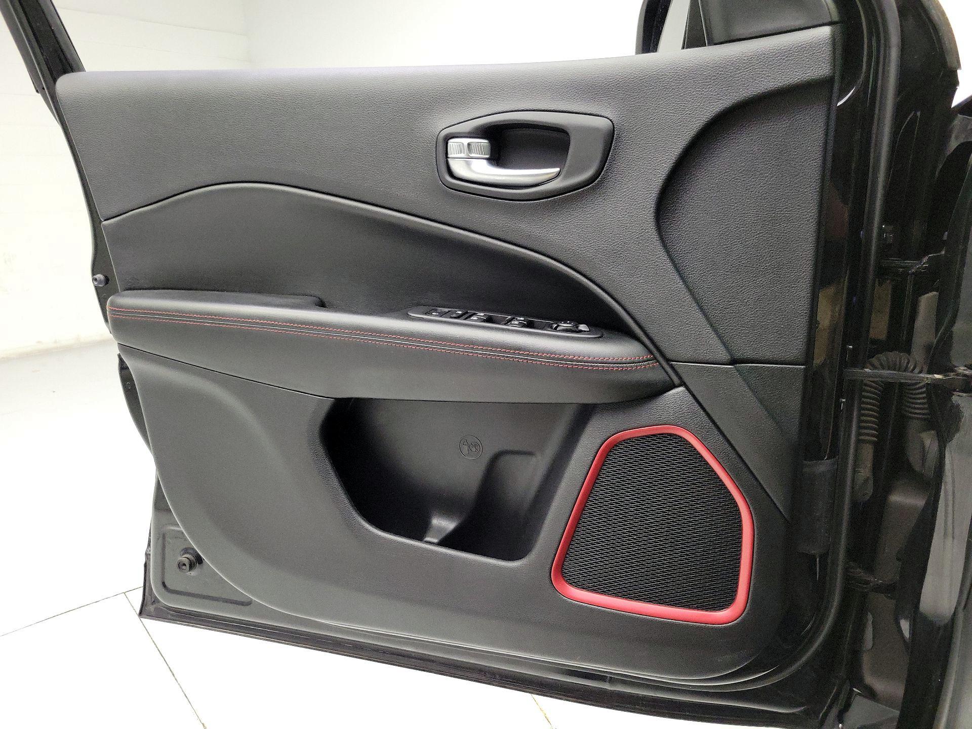 Thumbnail: 2020 Jeep Compass - 12