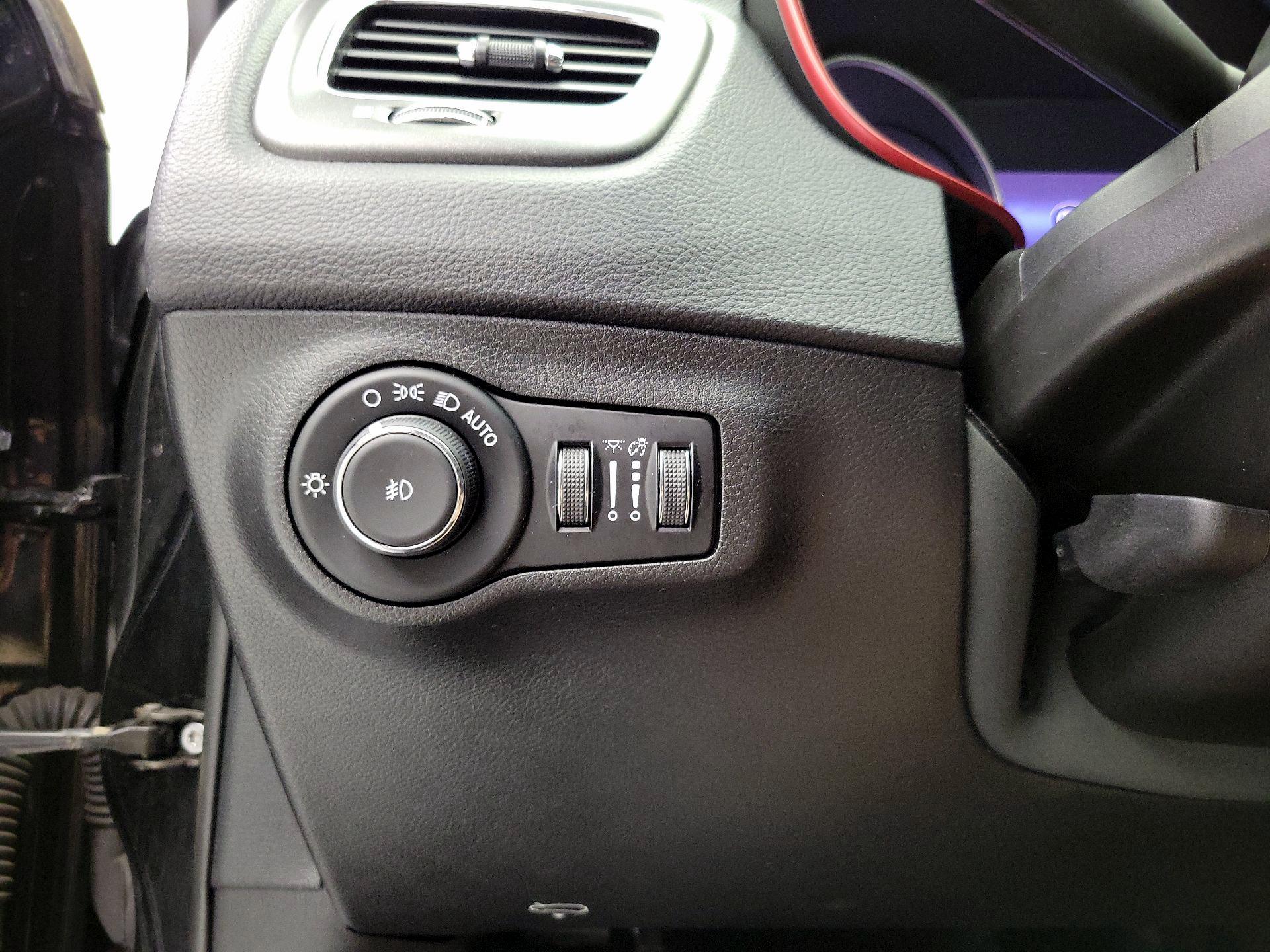 Thumbnail: 2020 Jeep Compass - 13