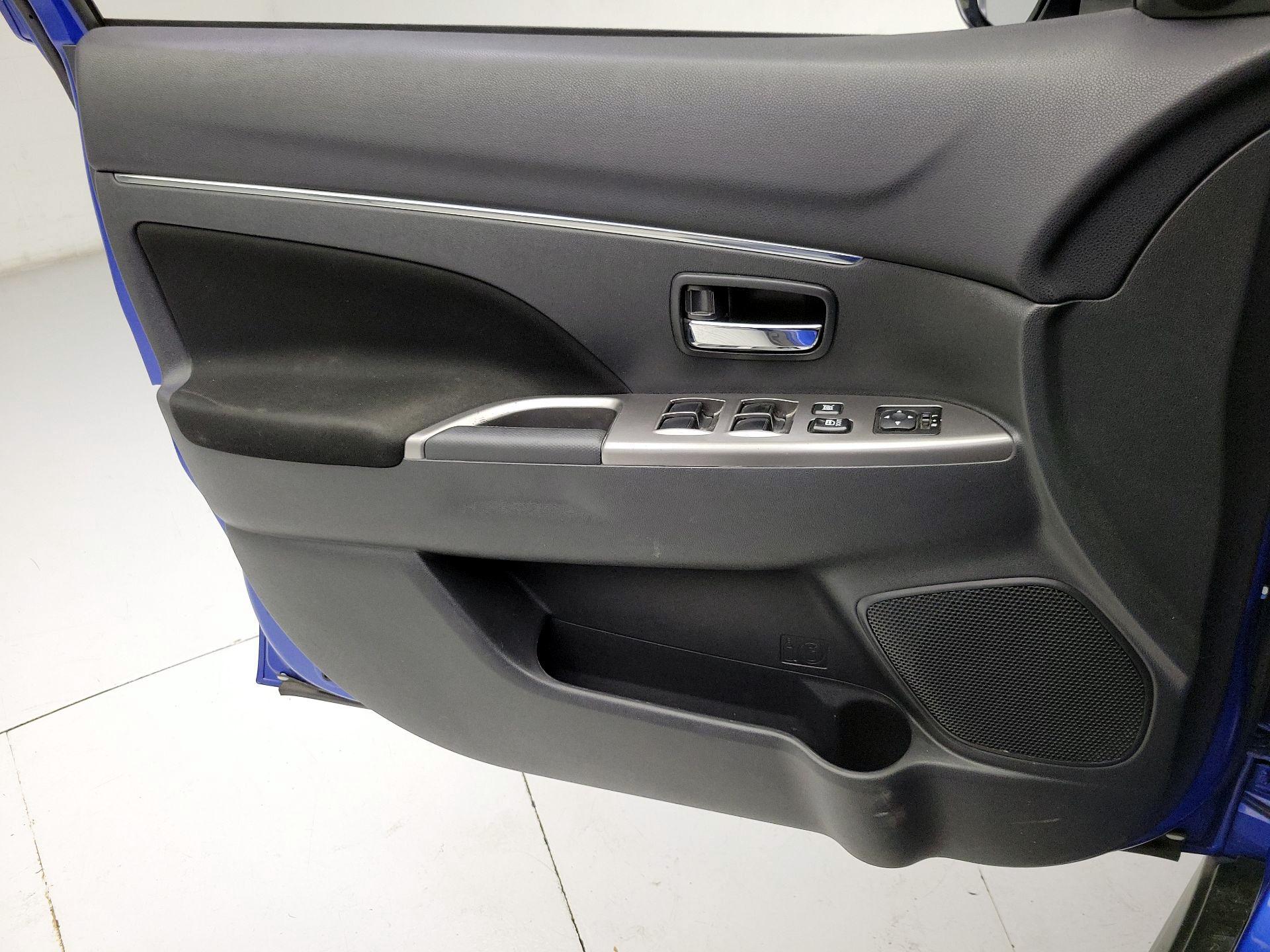 Thumbnail: 2019 Mitsubishi Outlander Sport - 12