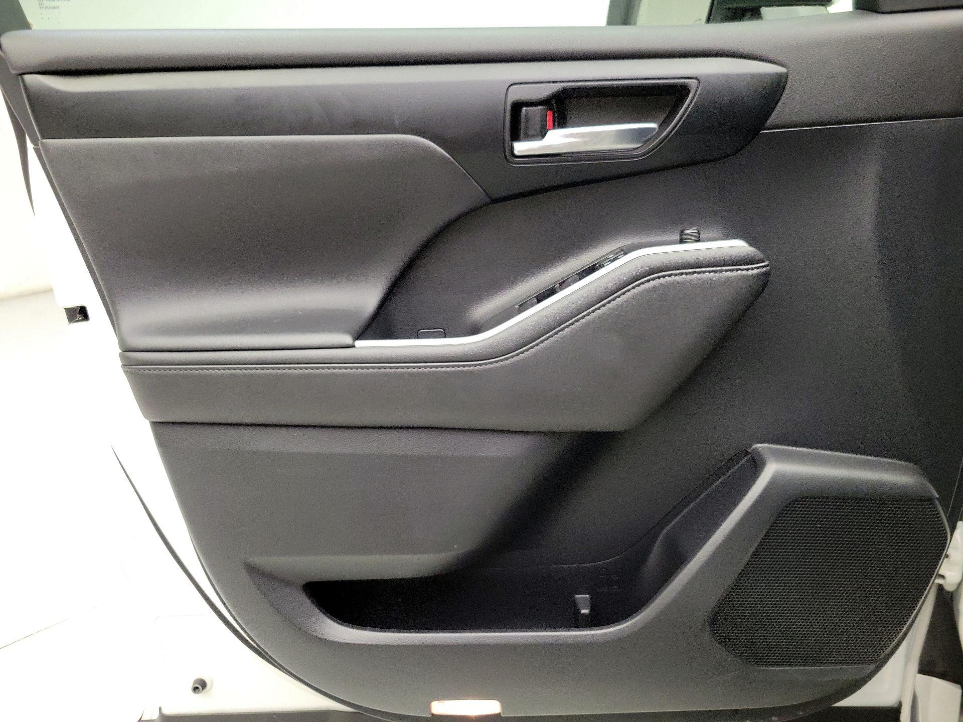 Thumbnail: 2020 Toyota Highlander - 12