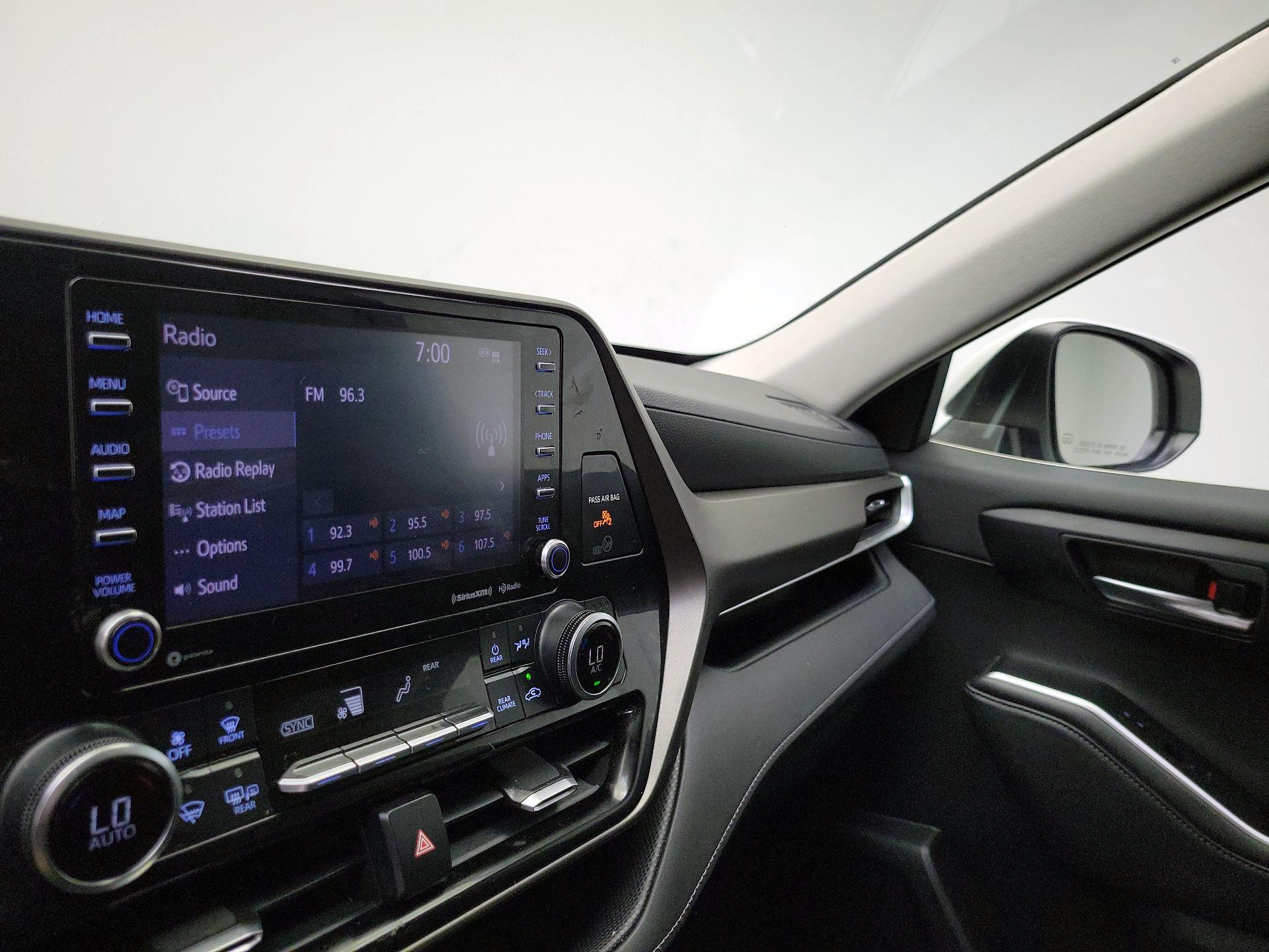 Thumbnail: 2020 Toyota Highlander - 16