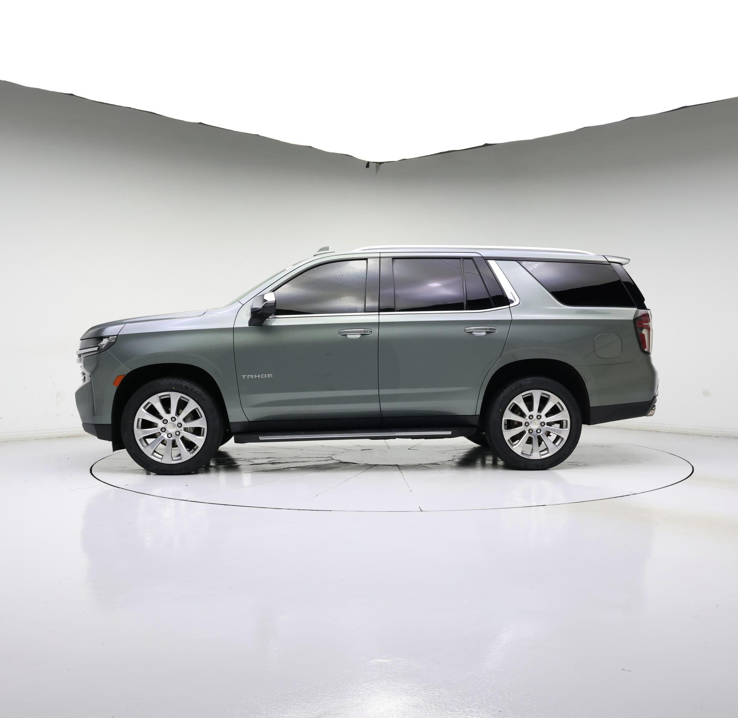Thumbnail: 2023 Chevrolet Tahoe - 3