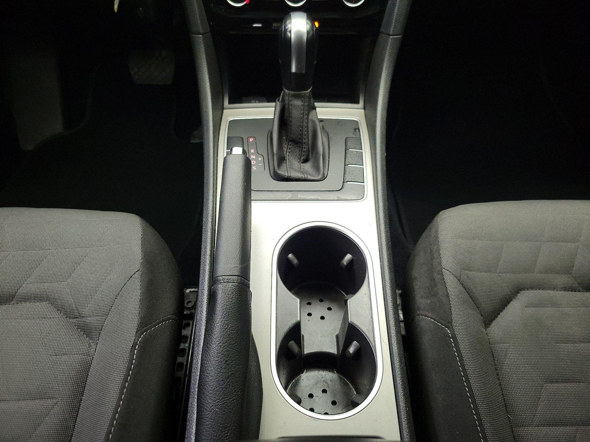 Thumbnail: 2020 Volkswagen Passat - 17