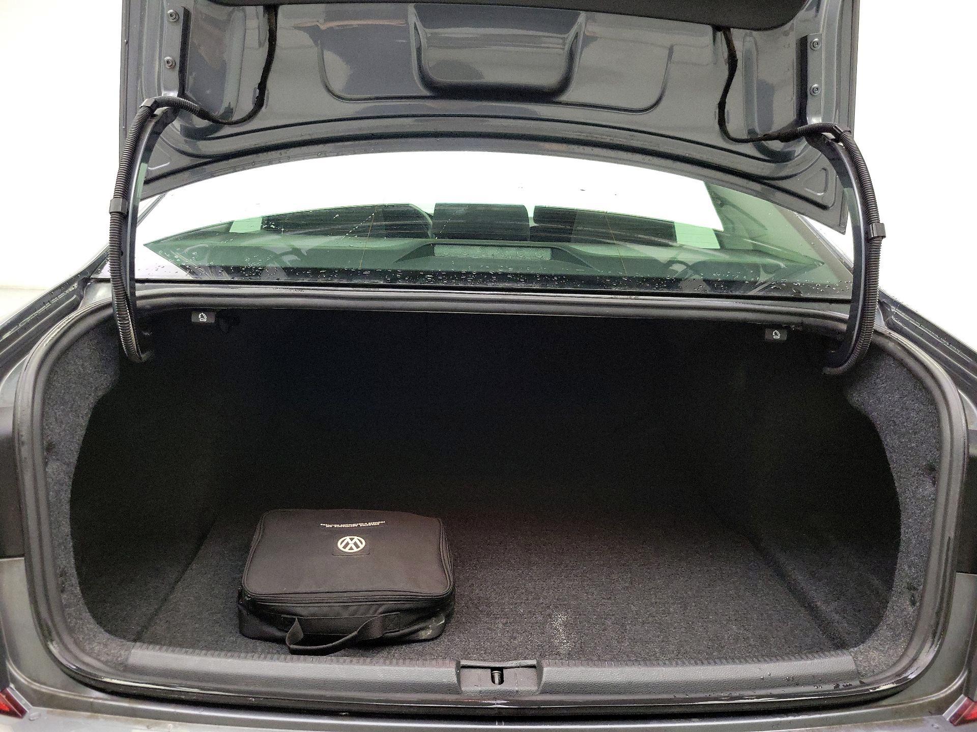 Thumbnail: 2020 Volkswagen Passat - 20