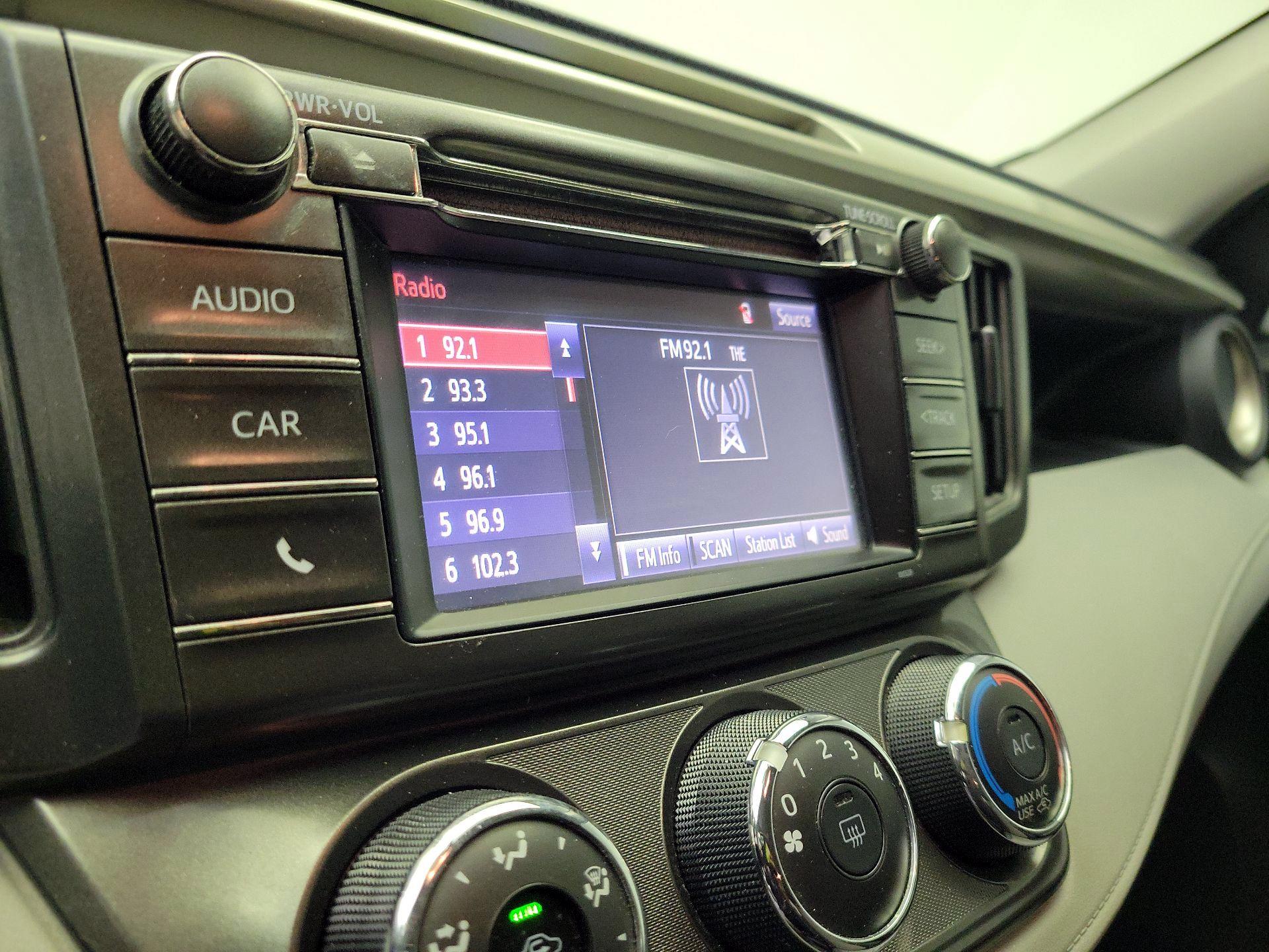 Thumbnail: 2015 Toyota RAV4 - 15