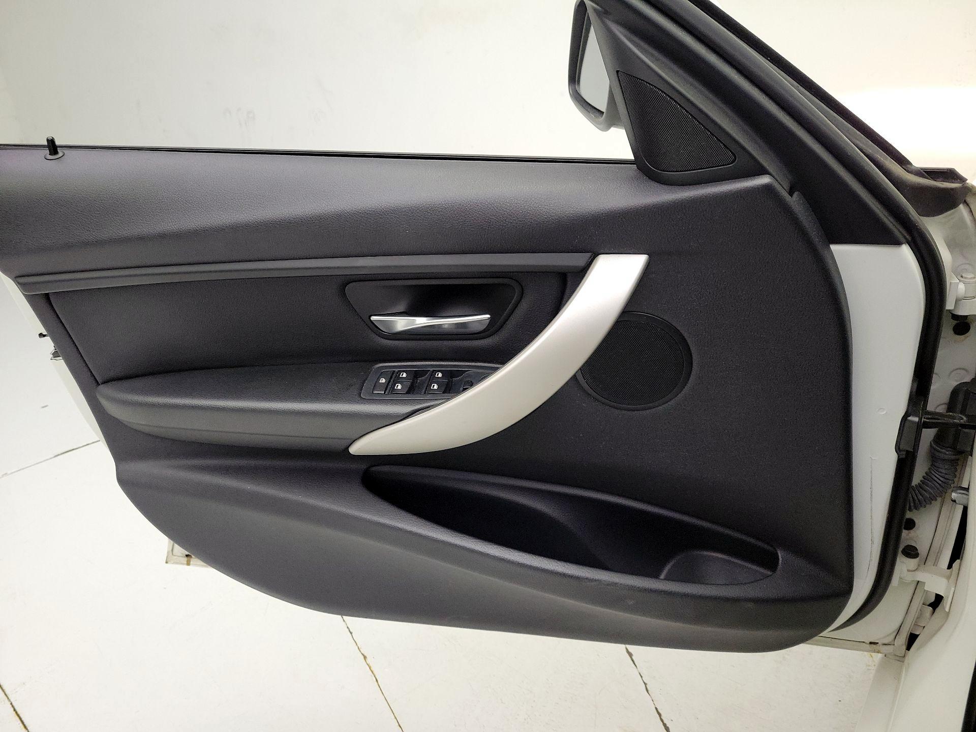 Thumbnail: 2015 BMW 3 Series - 12