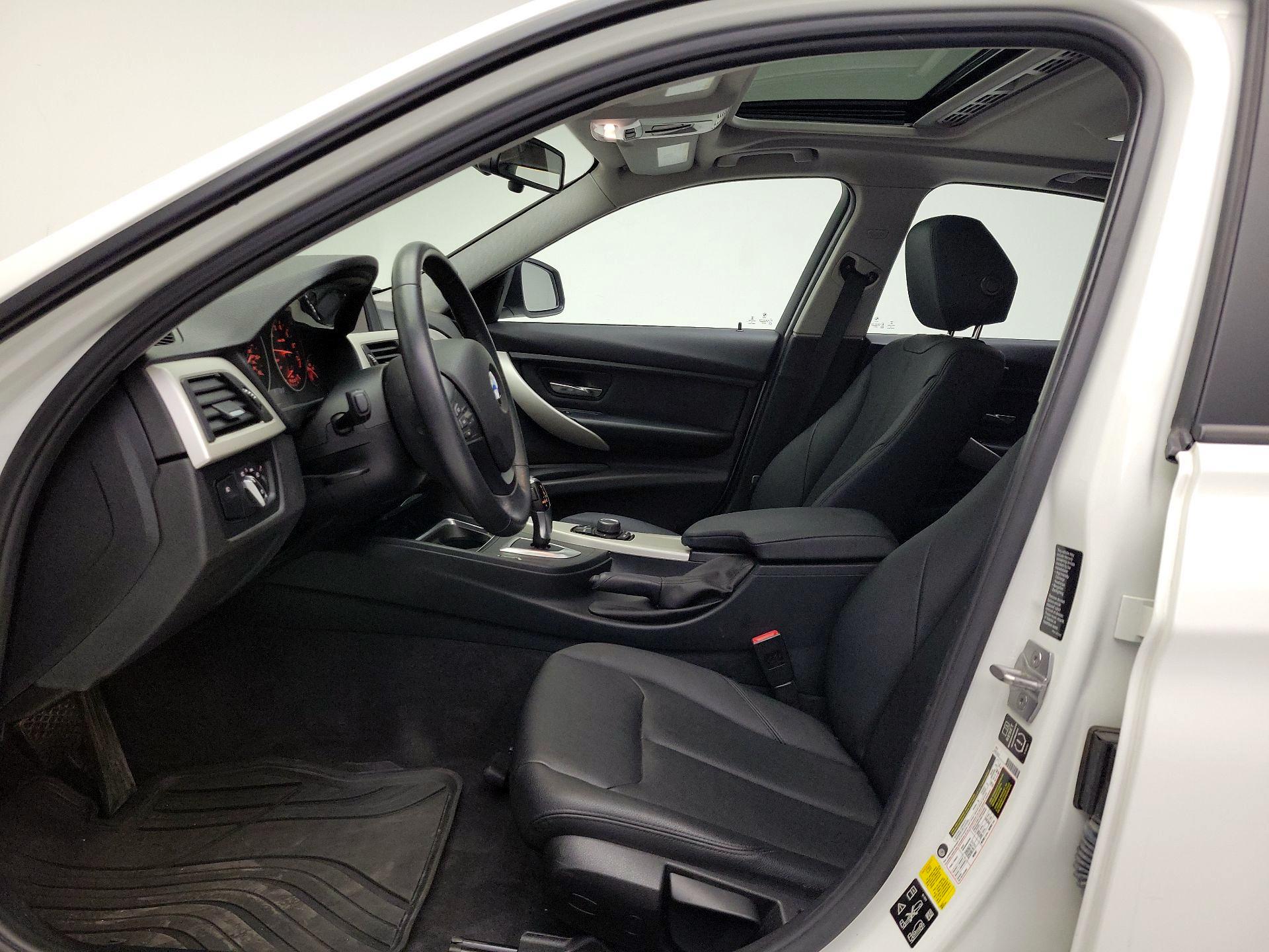 Thumbnail: 2015 BMW 3 Series - 18