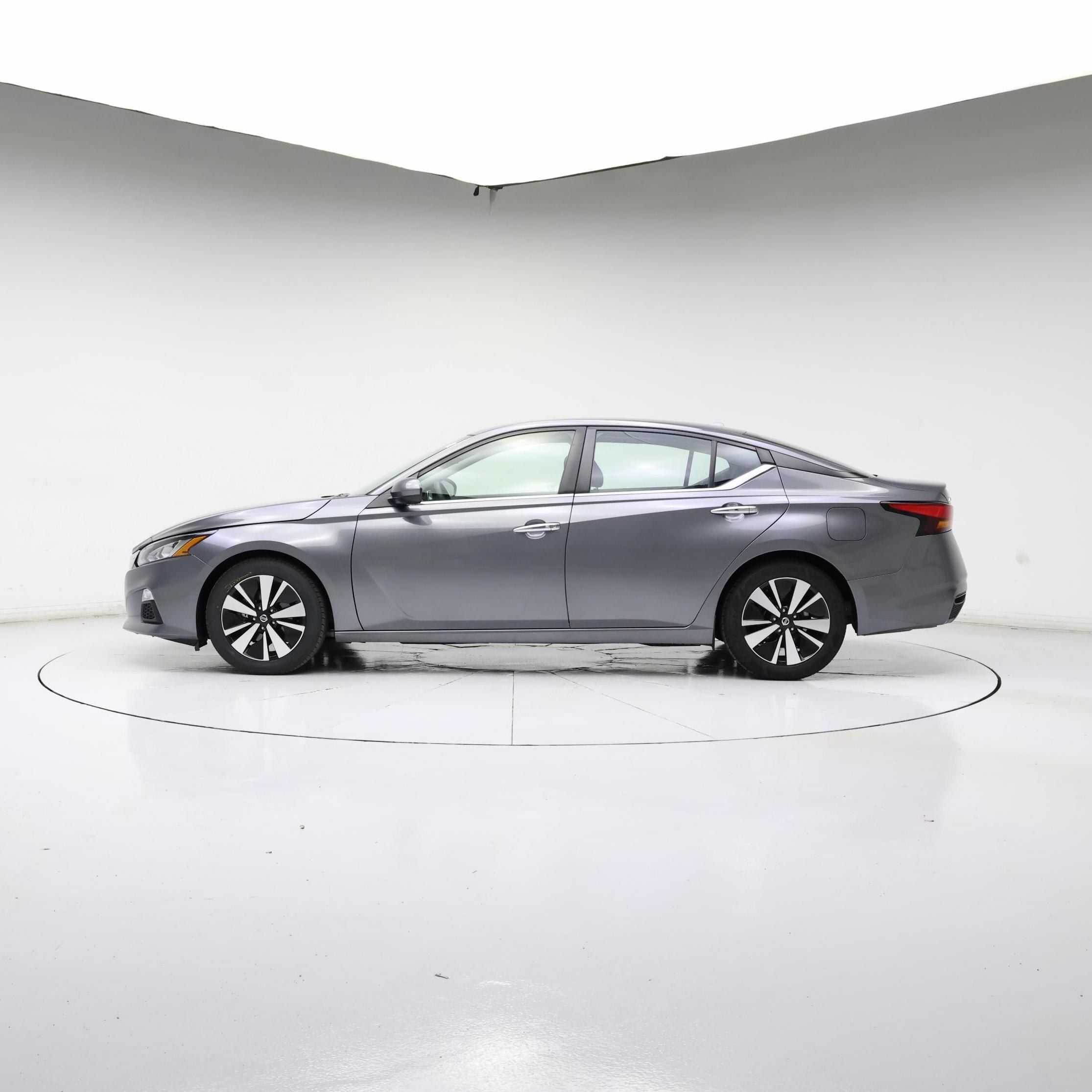 Thumbnail: 2022 Nissan Altima - 3