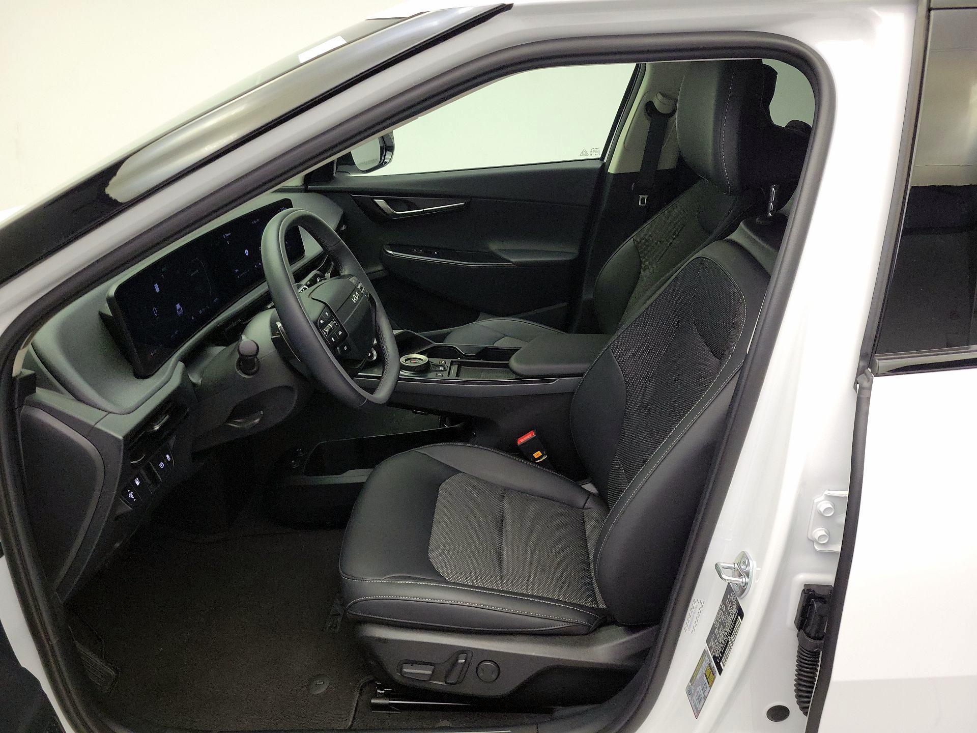 Thumbnail: 2025 Kia EV6 - 11