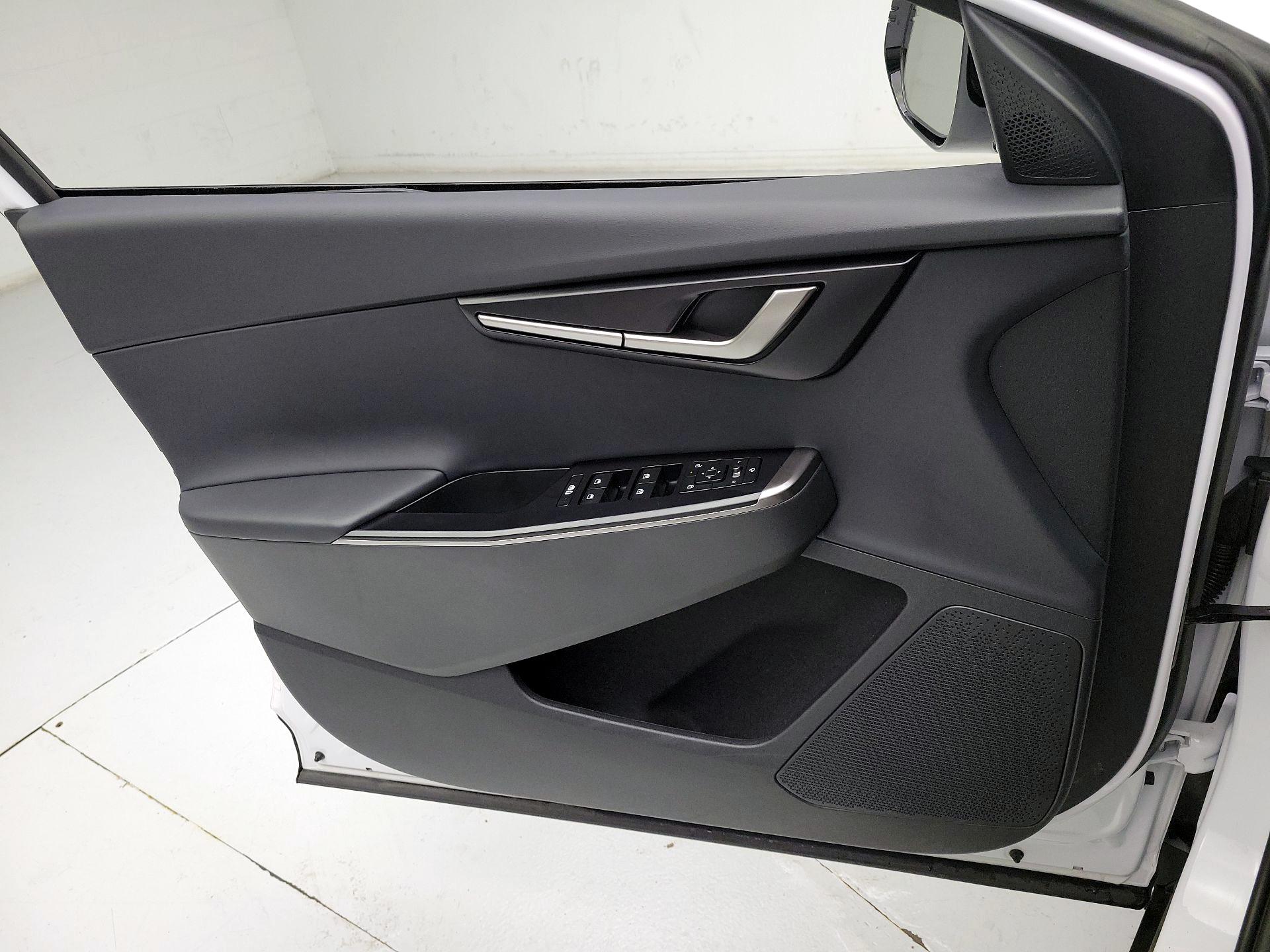 Thumbnail: 2025 Kia EV6 - 12