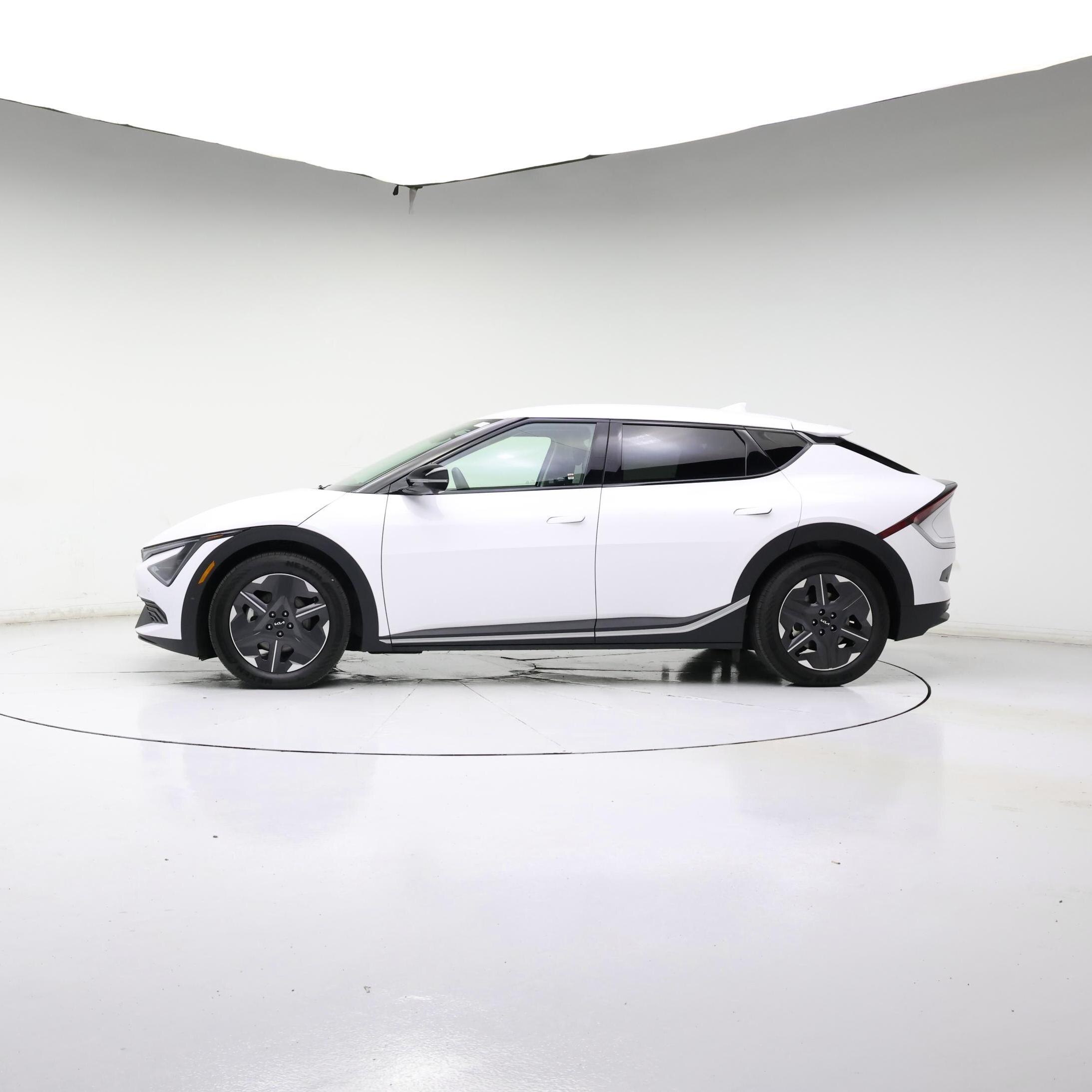 Thumbnail: 2025 Kia EV6 - 3