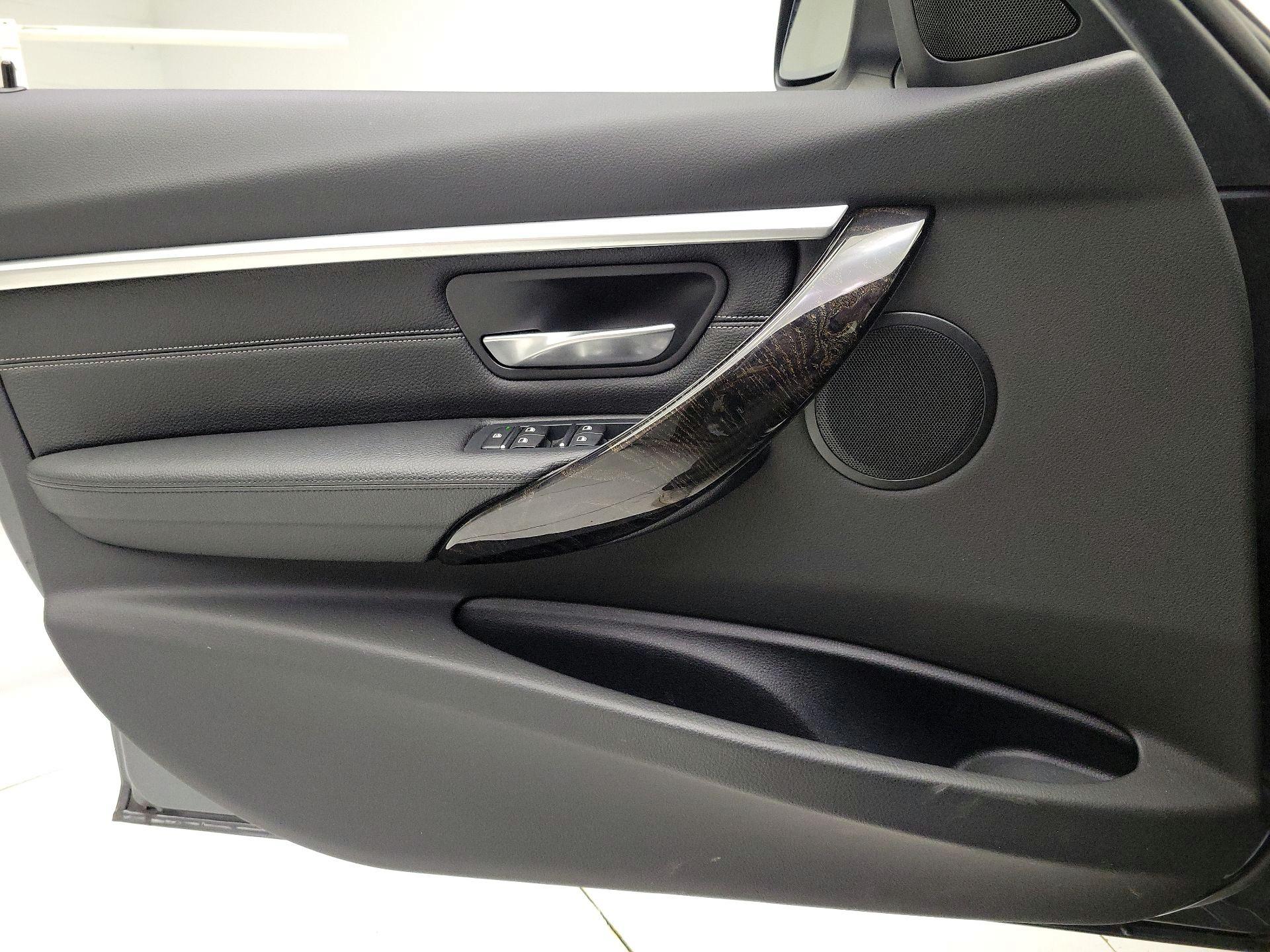 Thumbnail: 2017 BMW 3 Series - 12