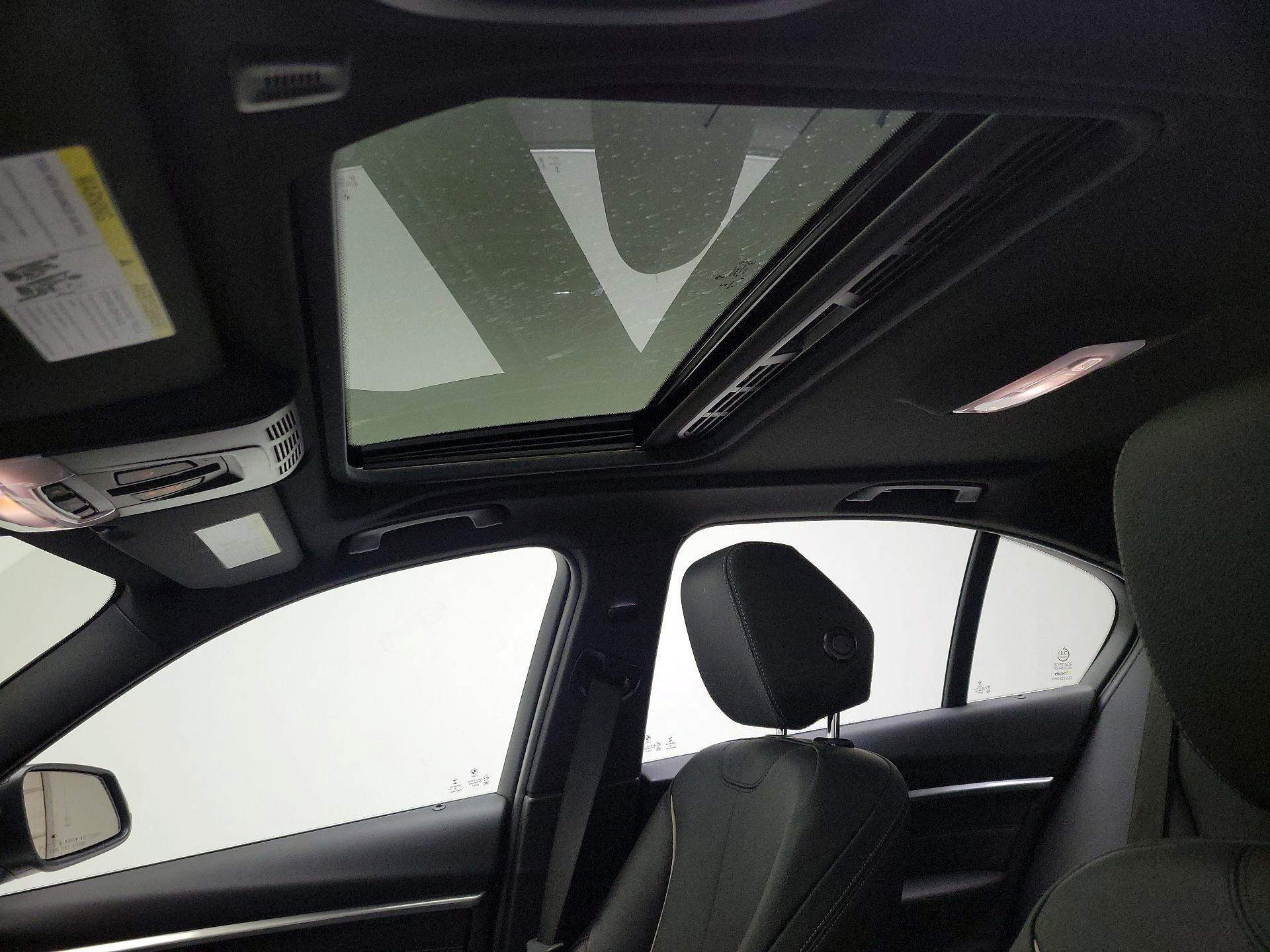 Thumbnail: 2017 BMW 3 Series - 20