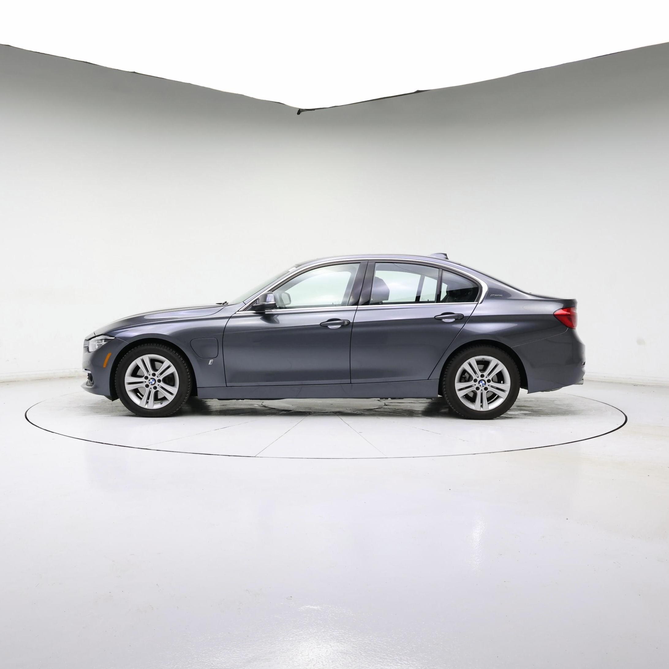 Thumbnail: 2017 BMW 3 Series - 3