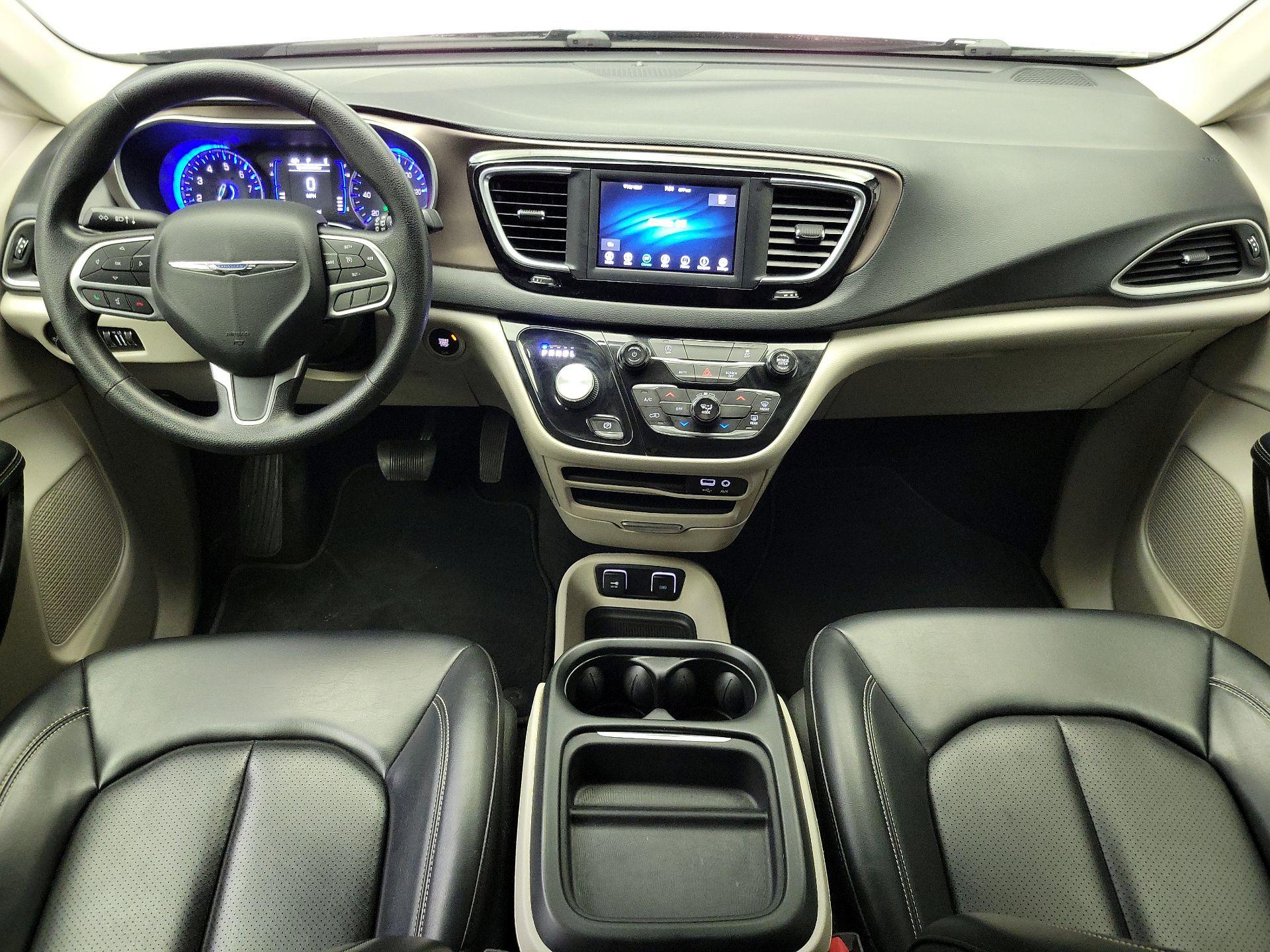 Thumbnail: 2020 Chrysler Voyager - 9