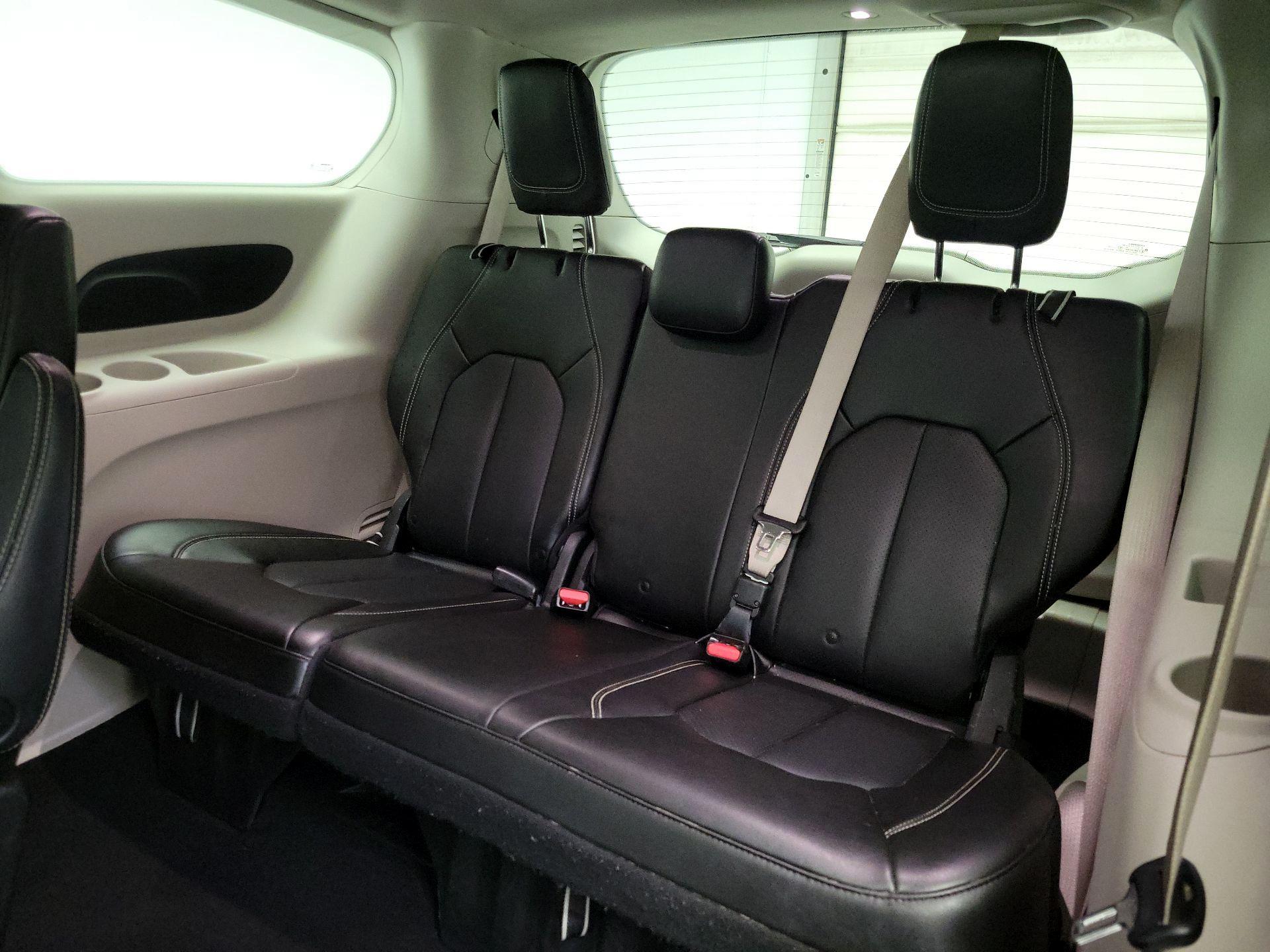 Thumbnail: 2020 Chrysler Voyager - 20