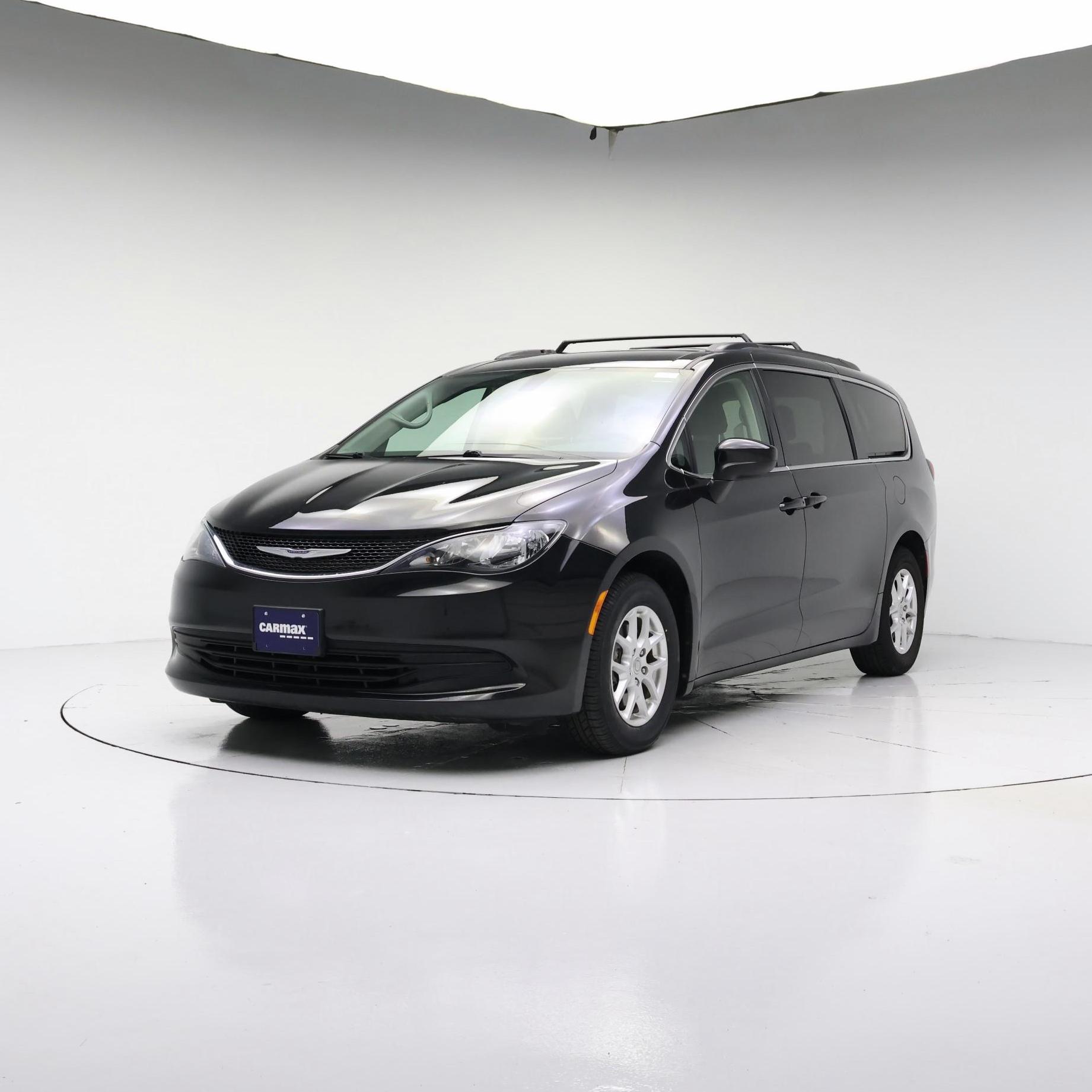 Thumbnail: 2020 Chrysler Voyager - 4
