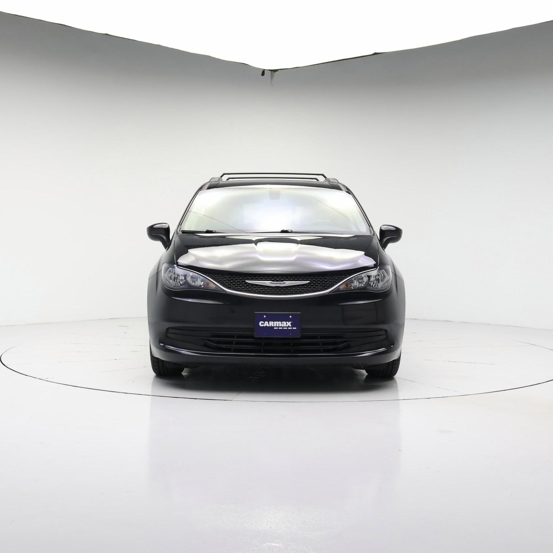 Thumbnail: 2020 Chrysler Voyager - 5