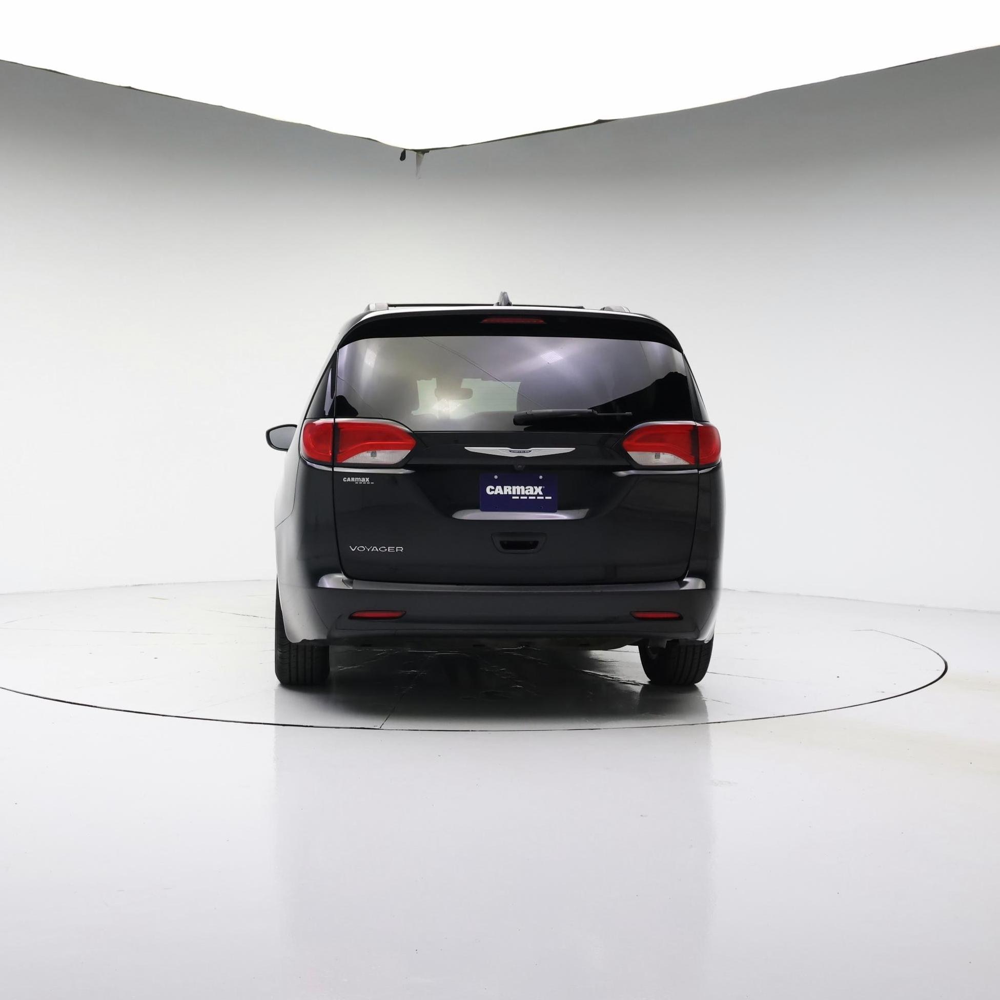 Thumbnail: 2020 Chrysler Voyager - 6