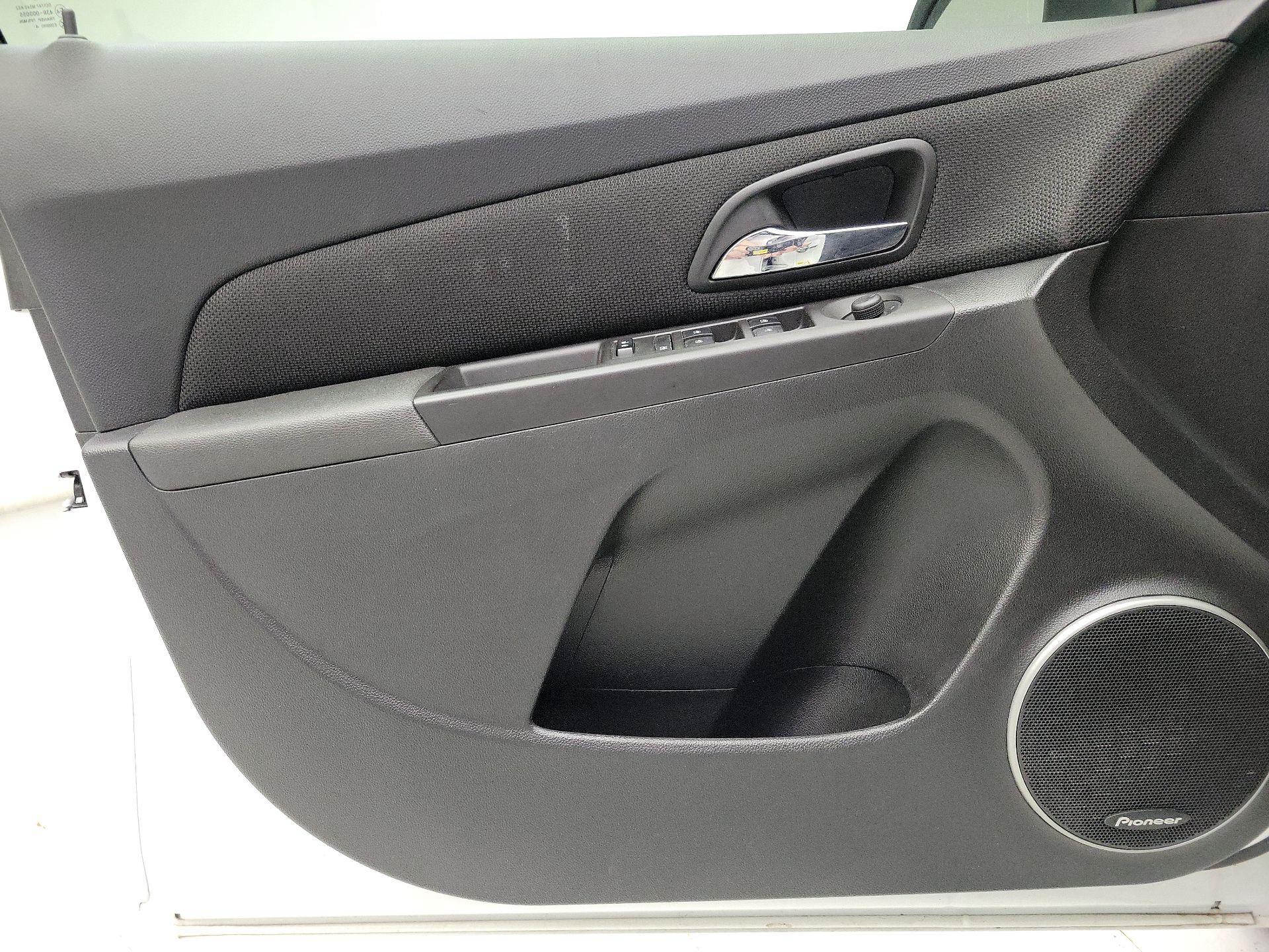 Thumbnail: 2015 Chevrolet Cruze - 12