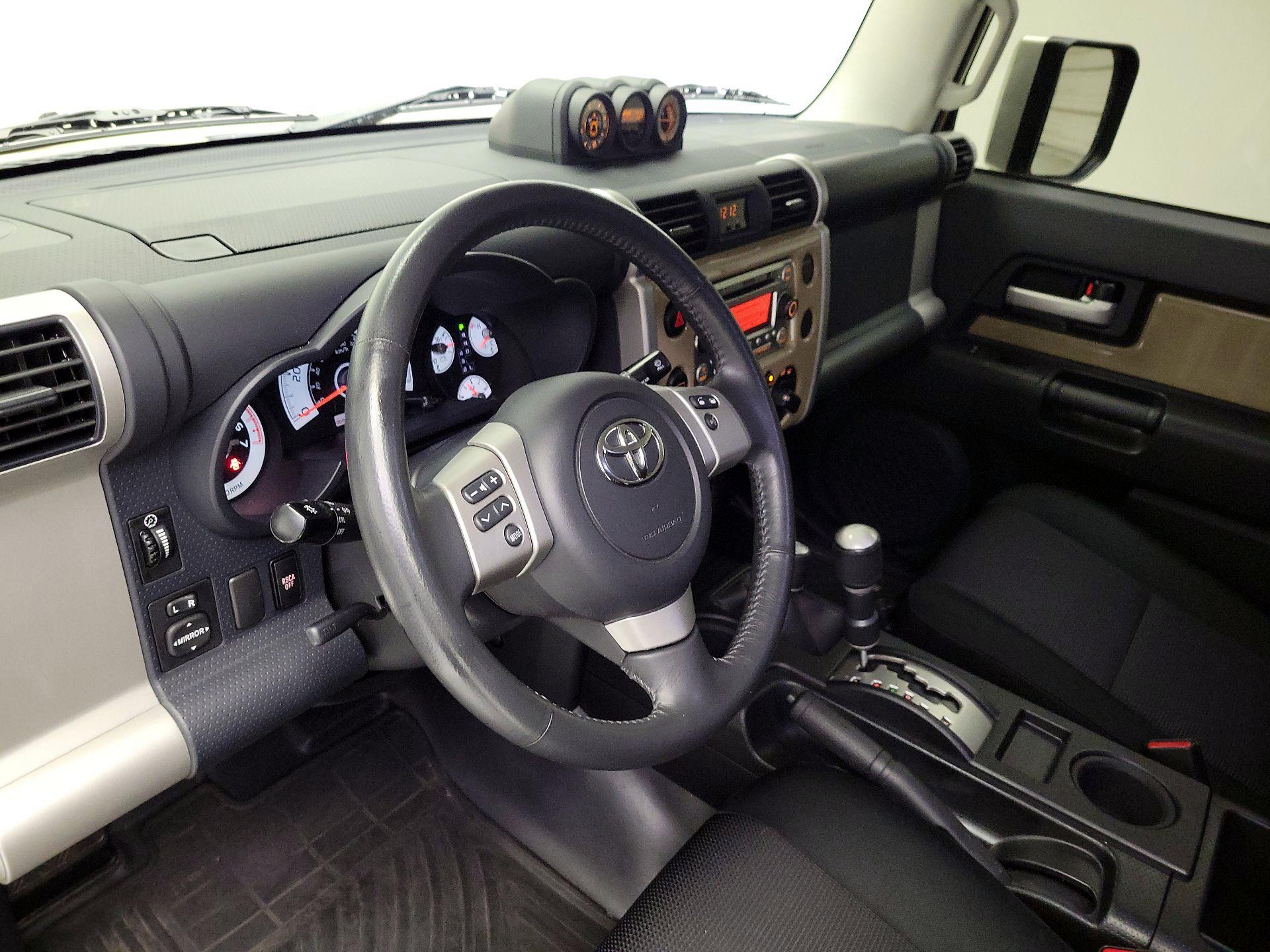 Thumbnail: 2014 Toyota FJ Cruiser - 9