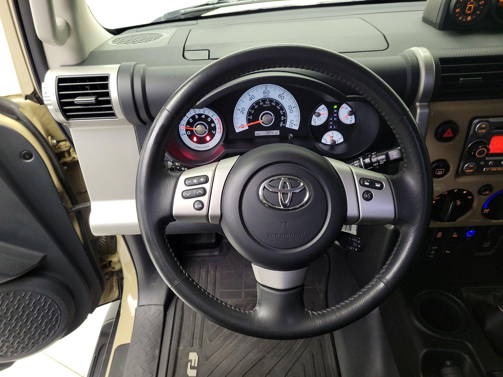 Thumbnail: 2014 Toyota FJ Cruiser - 10